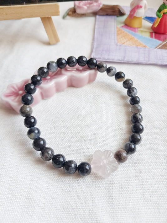 Bracelet les fleurs de cerisier (벚꽃) en Amazonite noire et quartz rose 