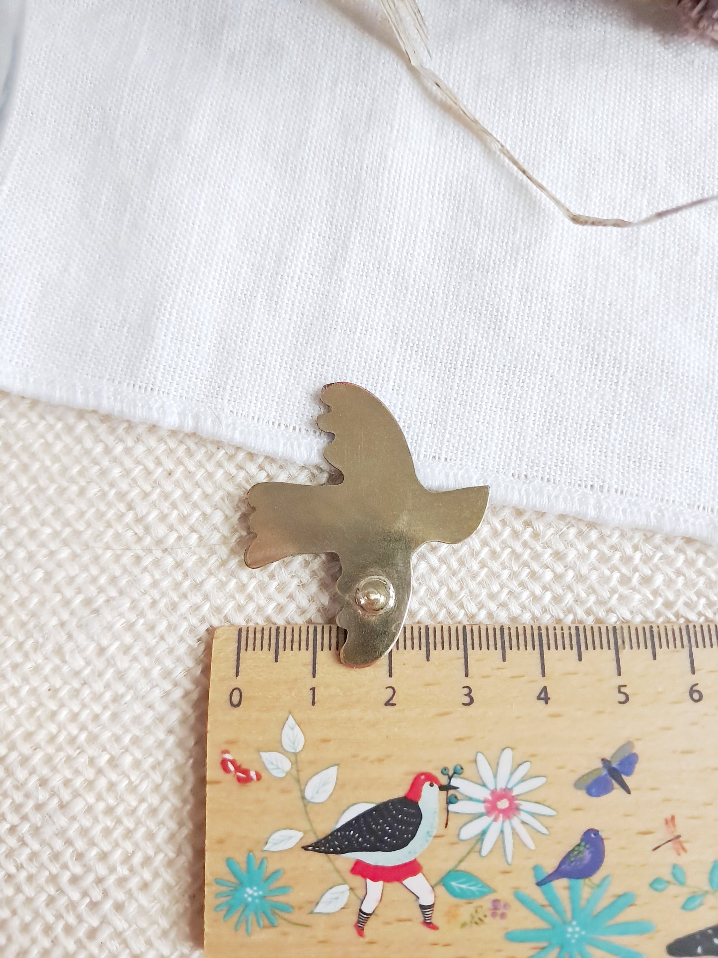 Pin's oiseau bleu de Matisse en laiton et émail