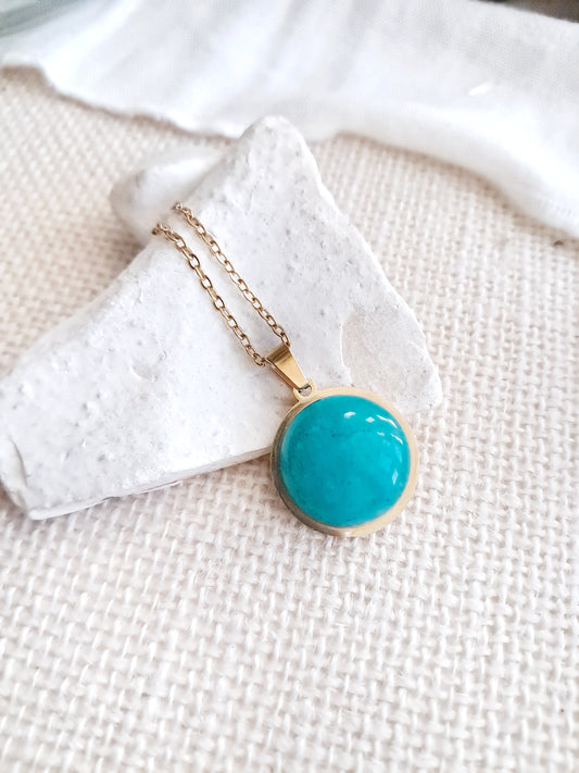 Collier en calcédoine et acier inoxydable doré
