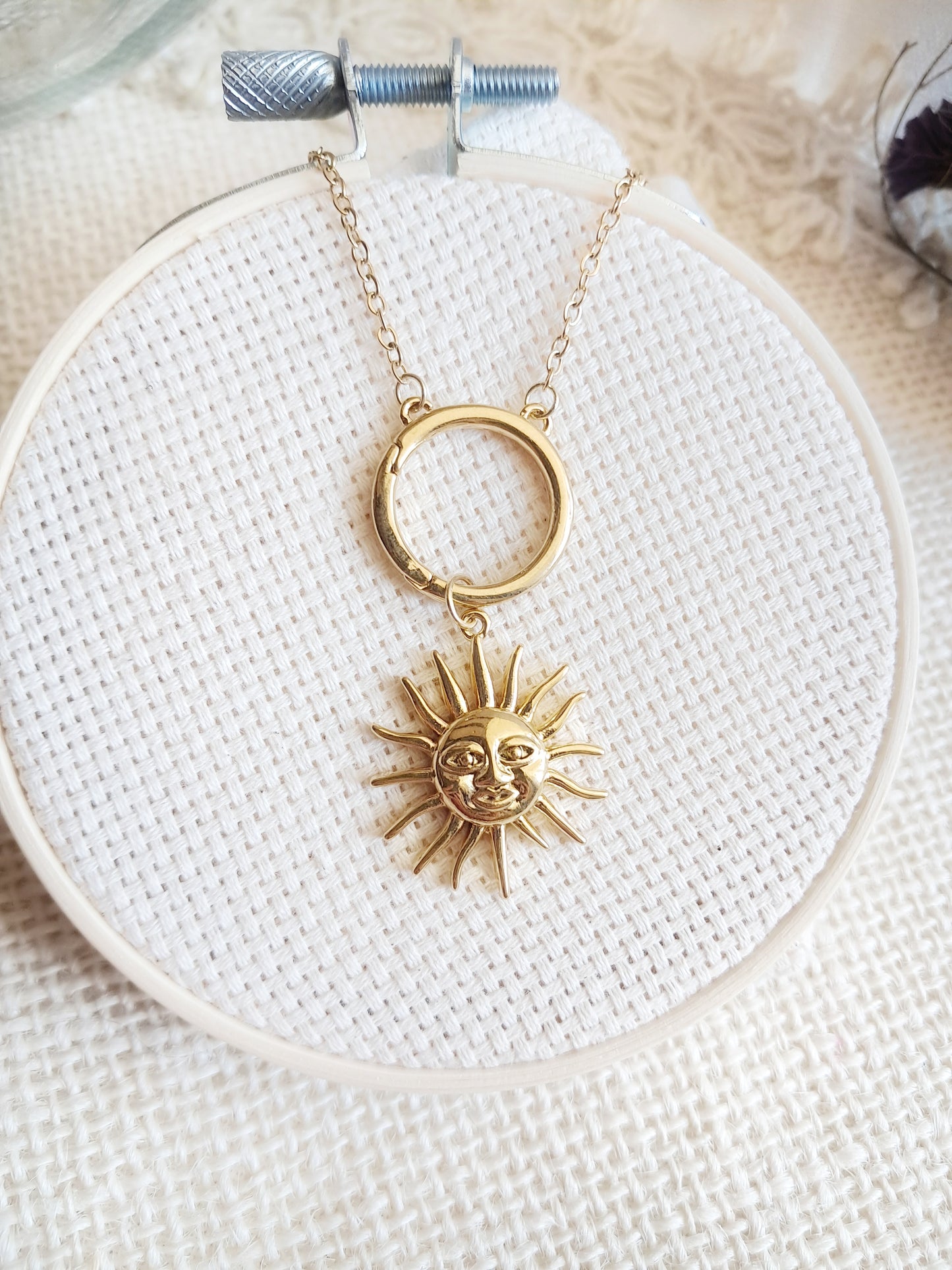 Collier anneau breloque soleil en acier inoxydable doré