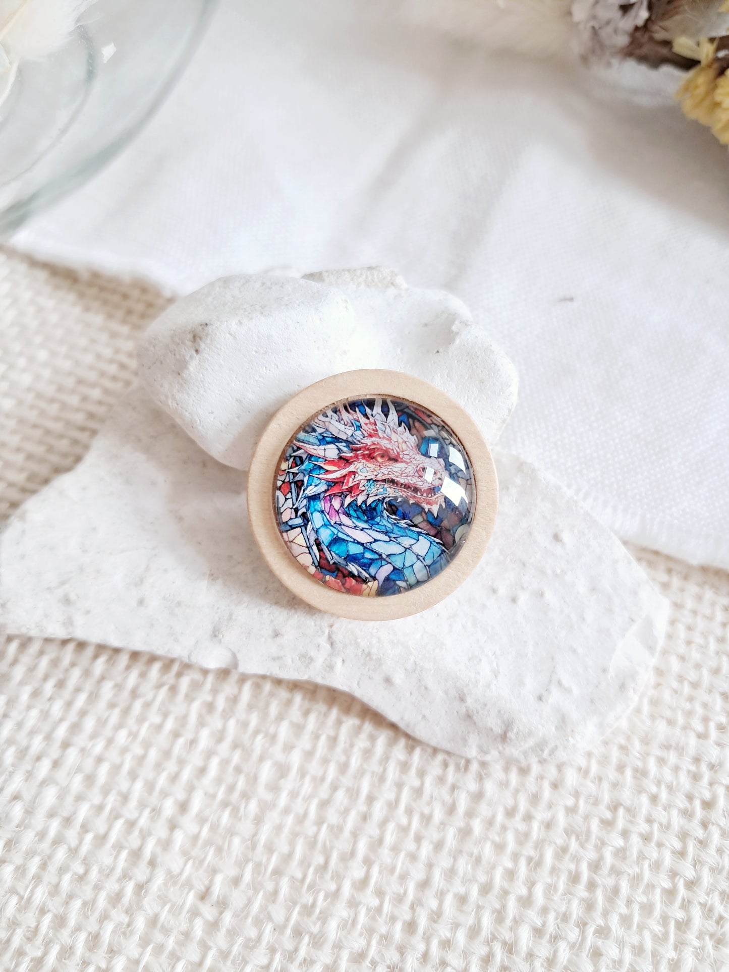 Broche dragon en bois