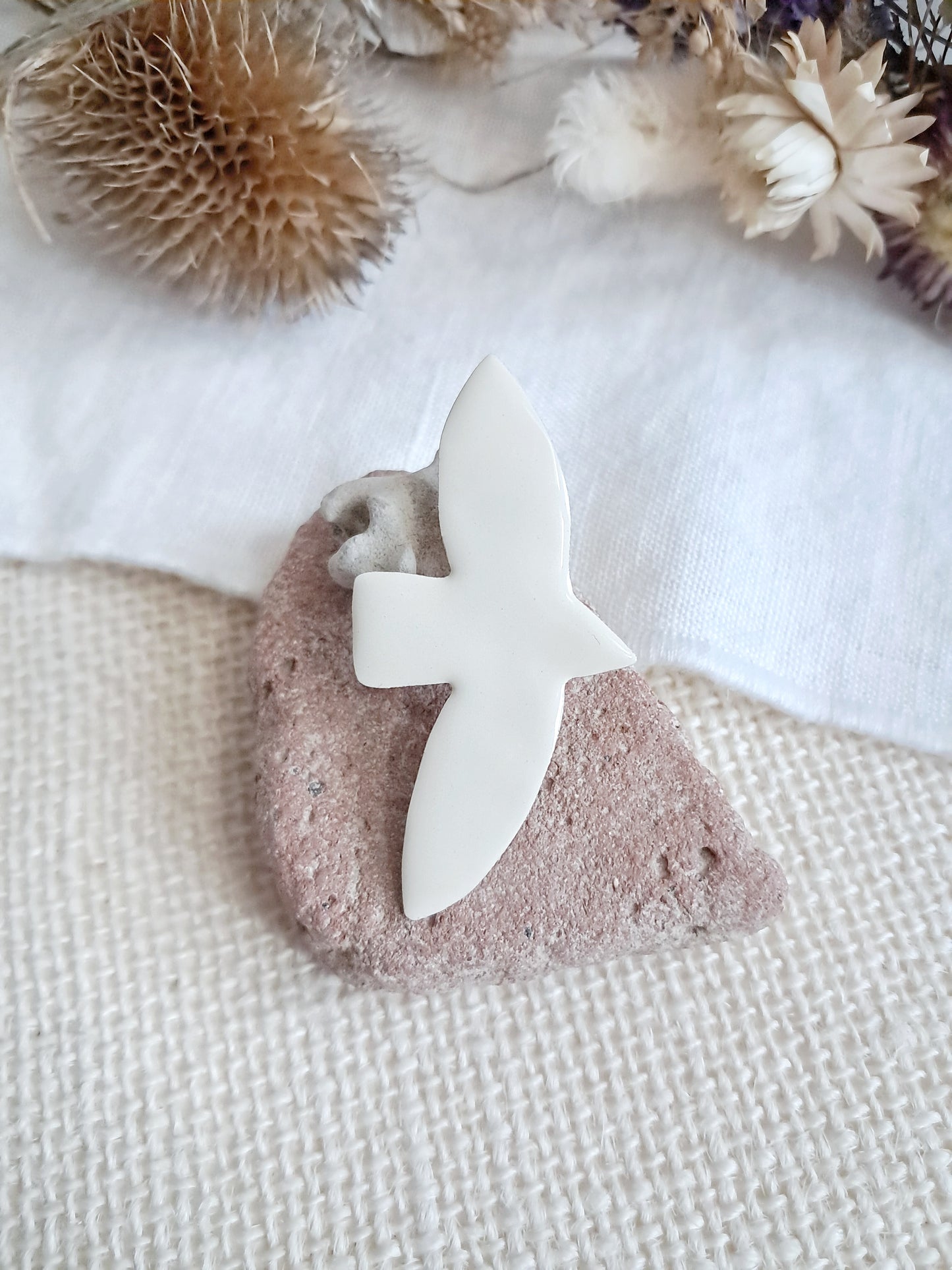 Broche oiseau couleur ivoire inspiré de Matisse