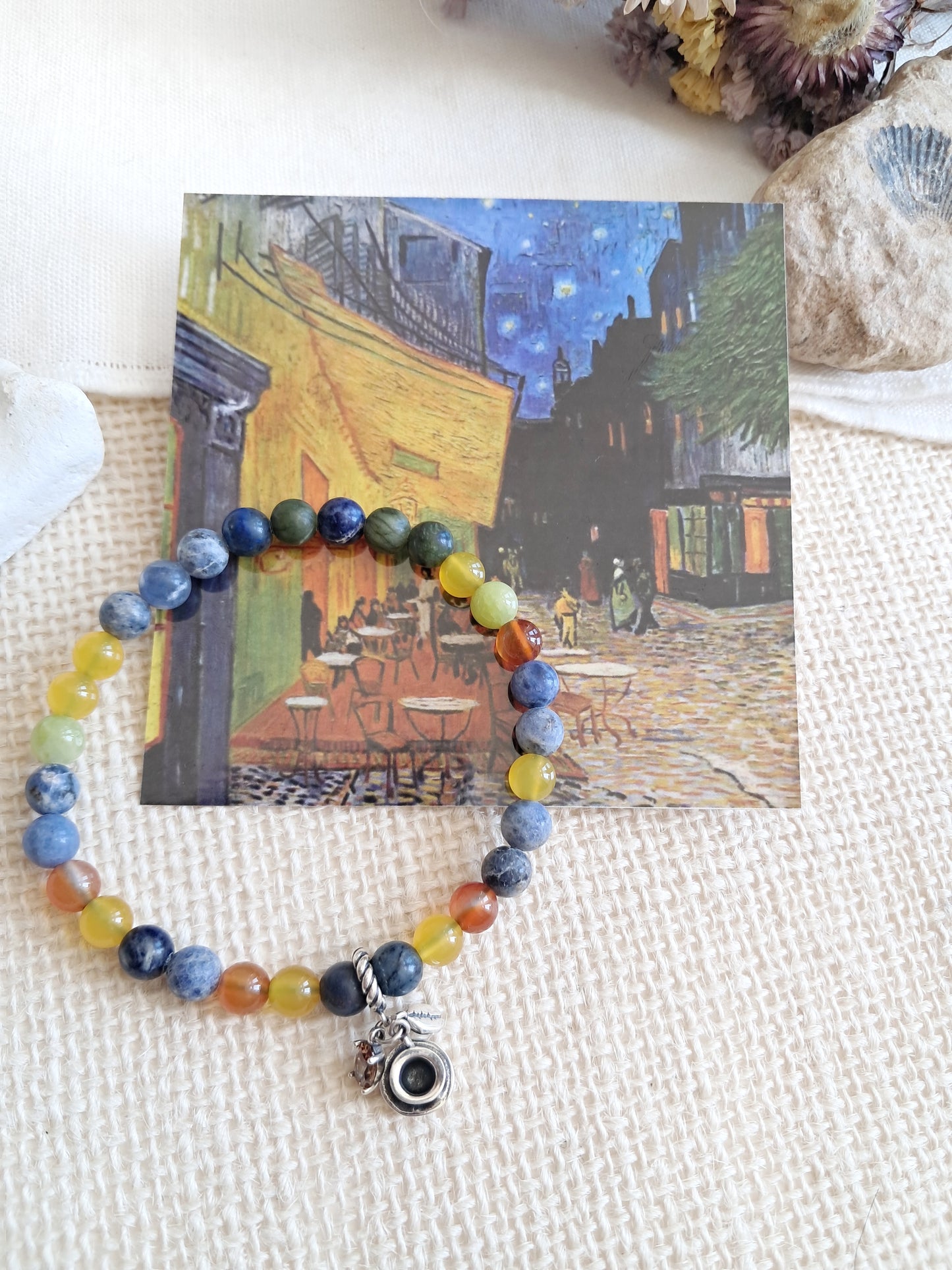 Bracelet breloque inspiré de "Terrasse du café le soir" de Vincent Van Gogh