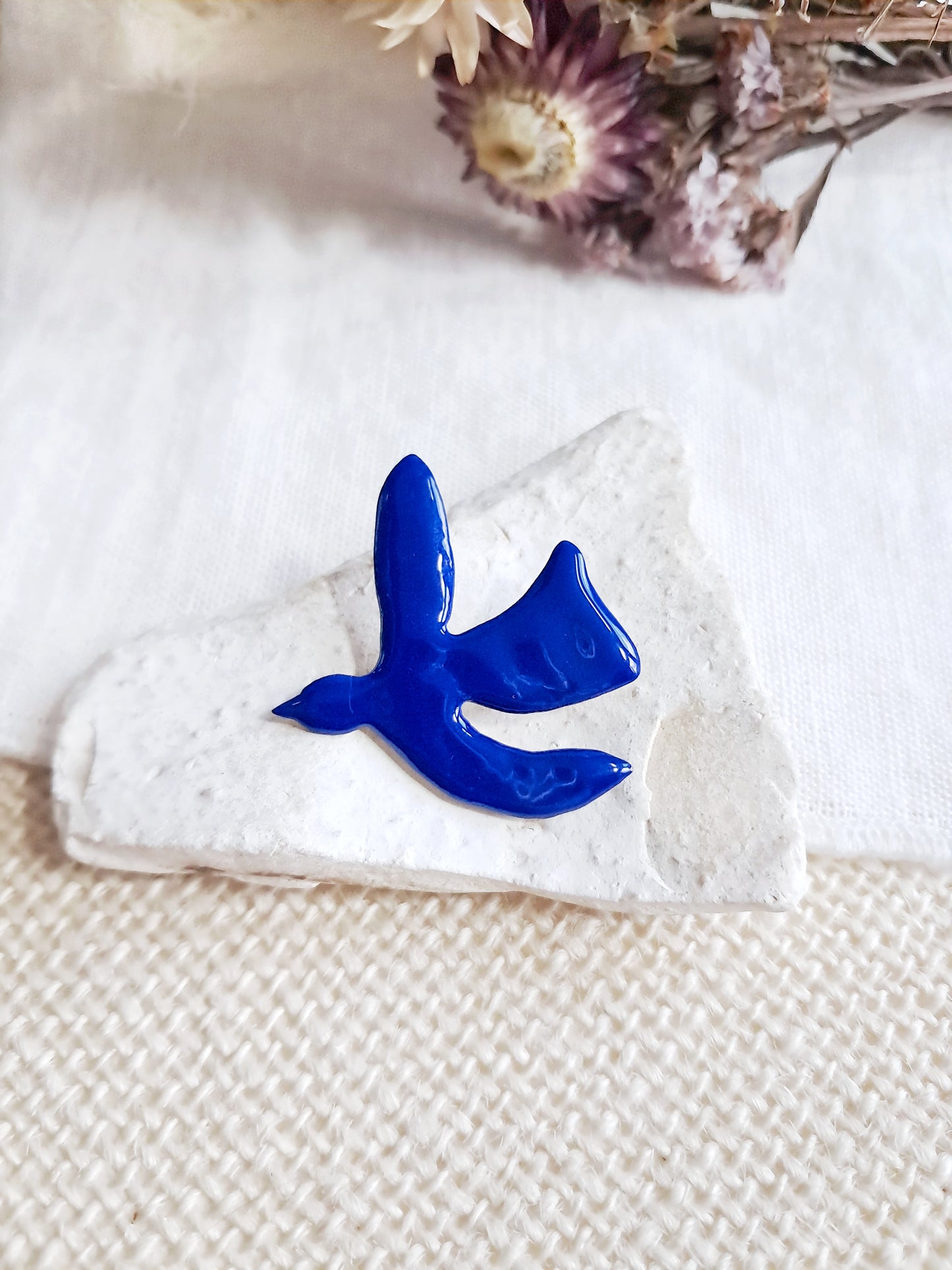 Pin's oiseau bleu de Matisse en laiton 