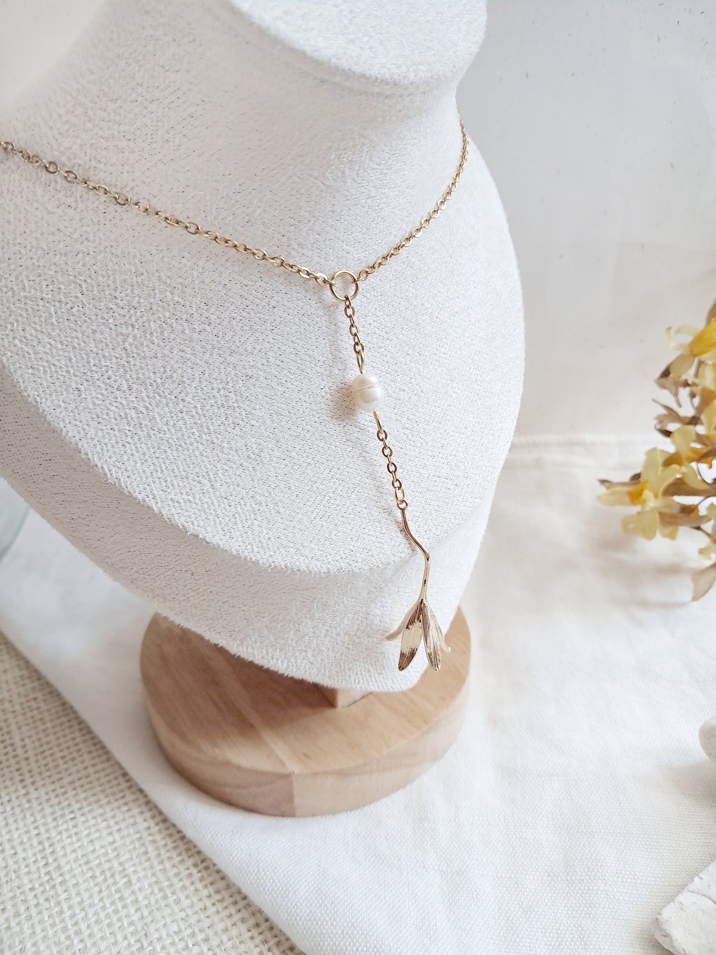 Collier pendant fleur et perle d'eau douce