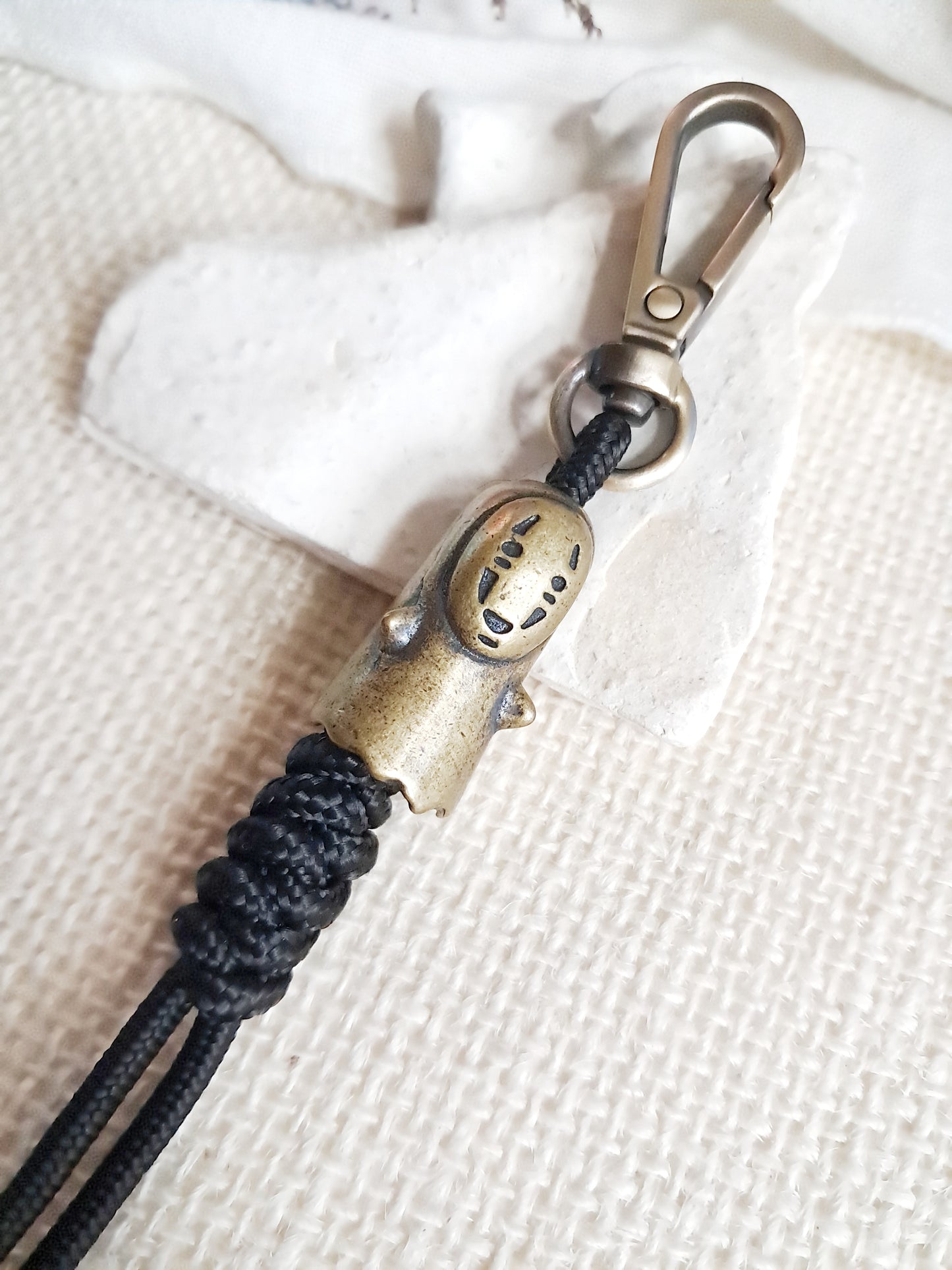 Porte-clés Sans-visage doré du Voyage de Chihiro, Ghibli, en laiton