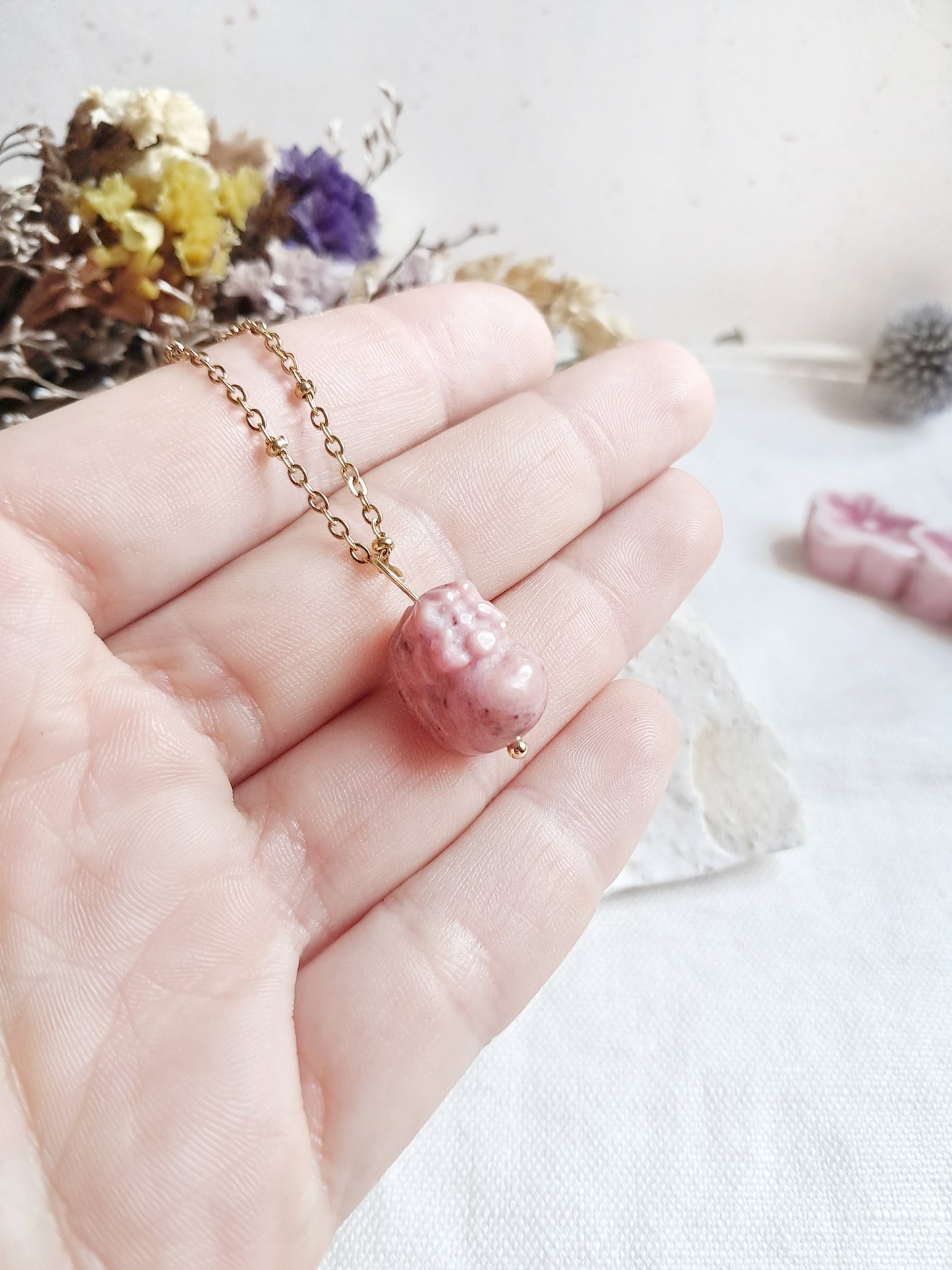 Collier pixiu en rhodonite et acier inoxydable doré