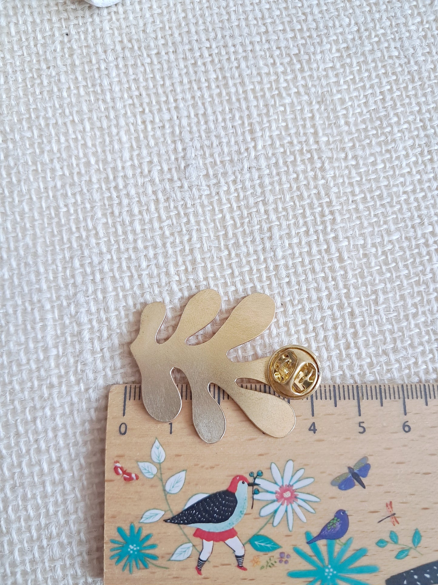 Pin's algue orange inspirée de Matisse