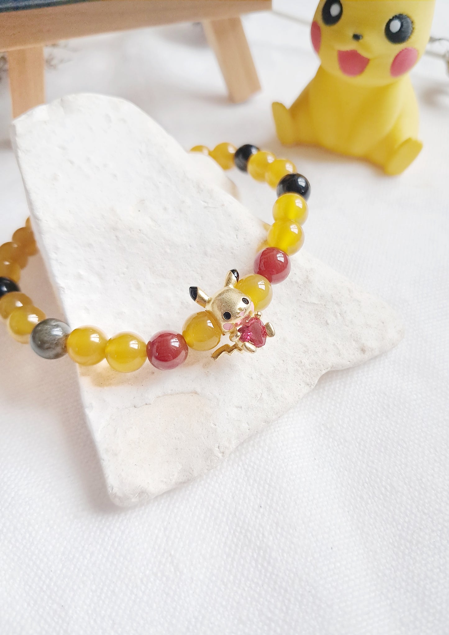 Bracelet Pikachu avec sa breloque en argent 925