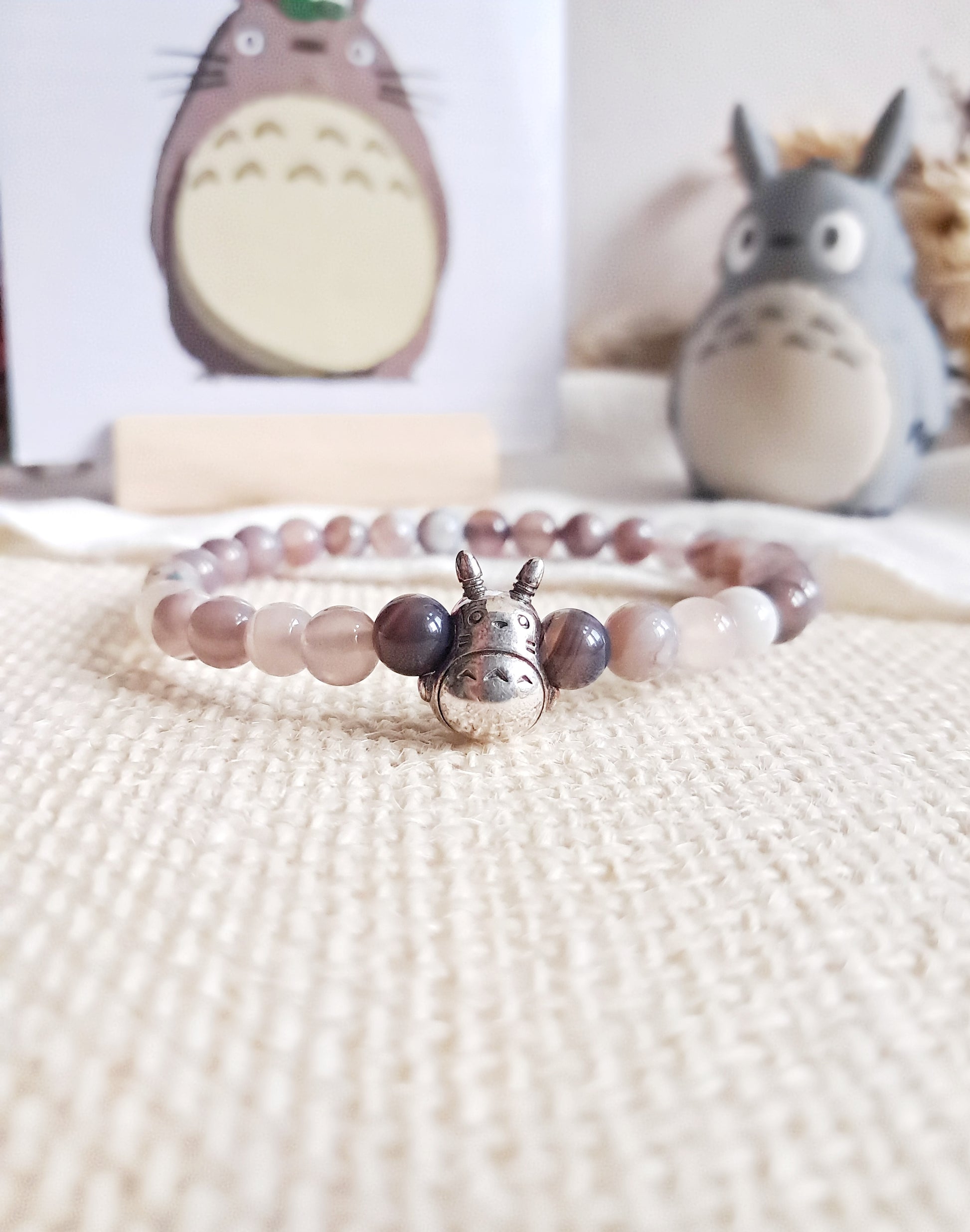 Bracelet Totoro avec sa breloque perle