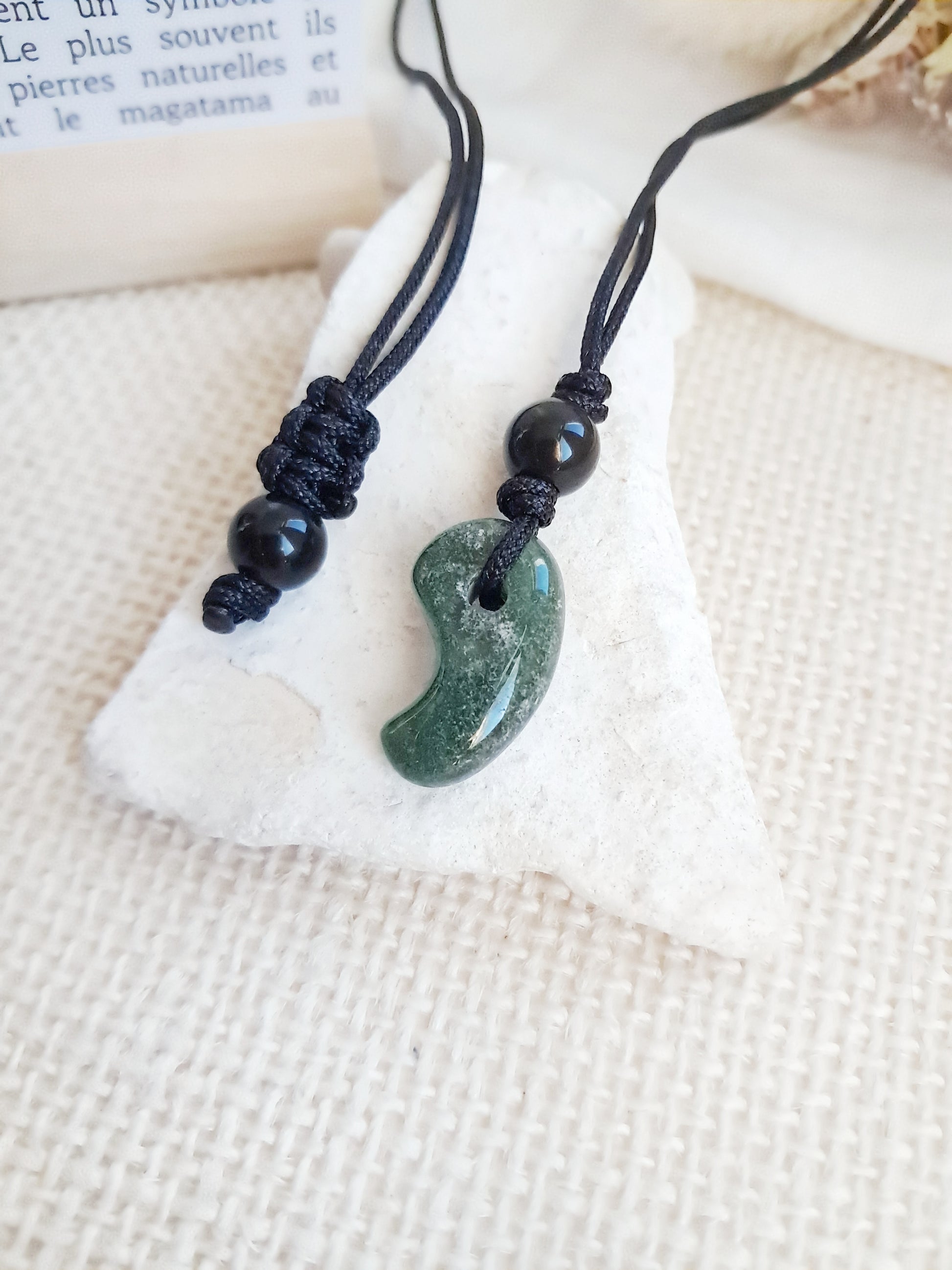 Collier Magatama Gogok en agate indienne