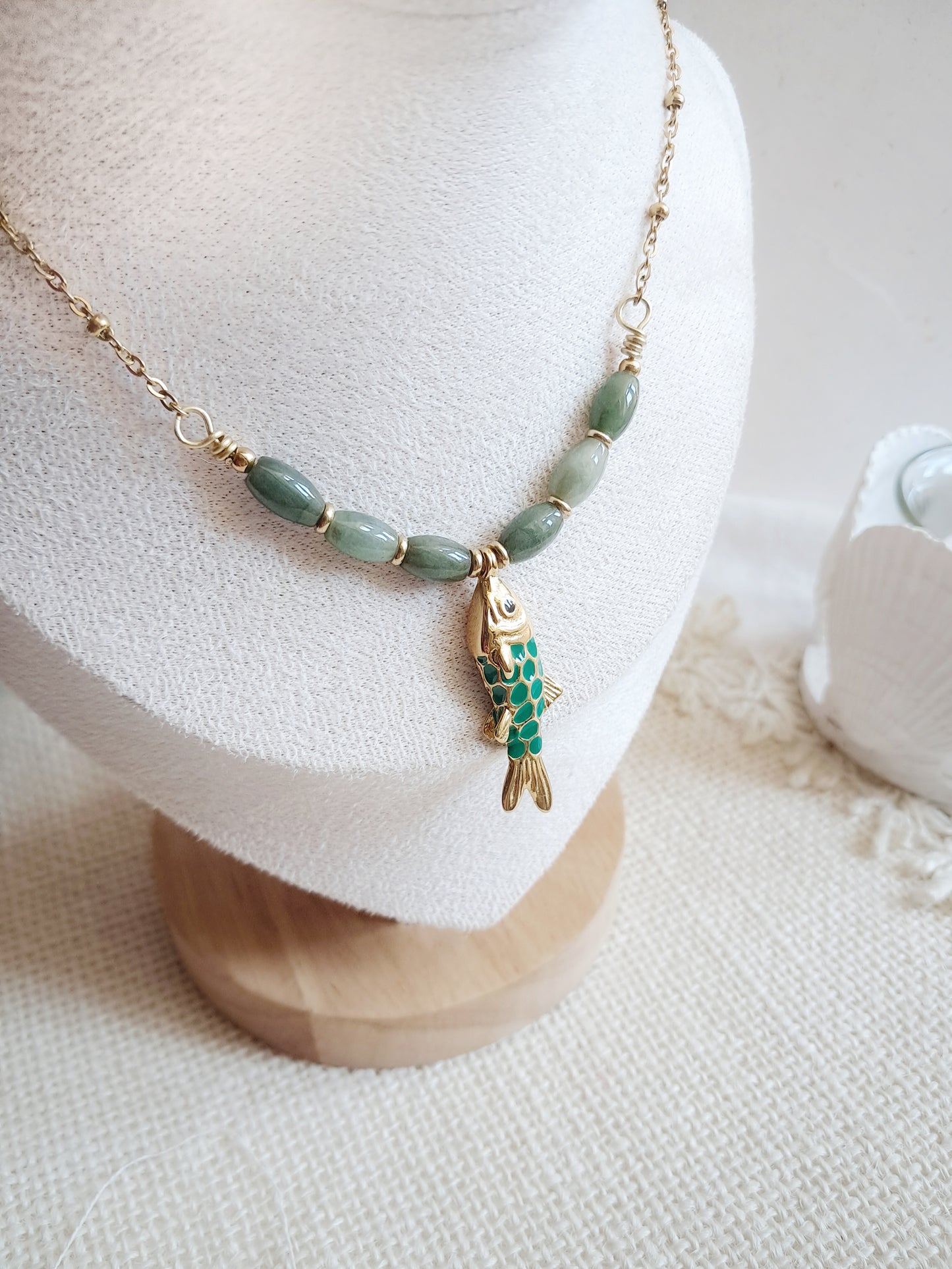 Collier poisson et perles en jade vert