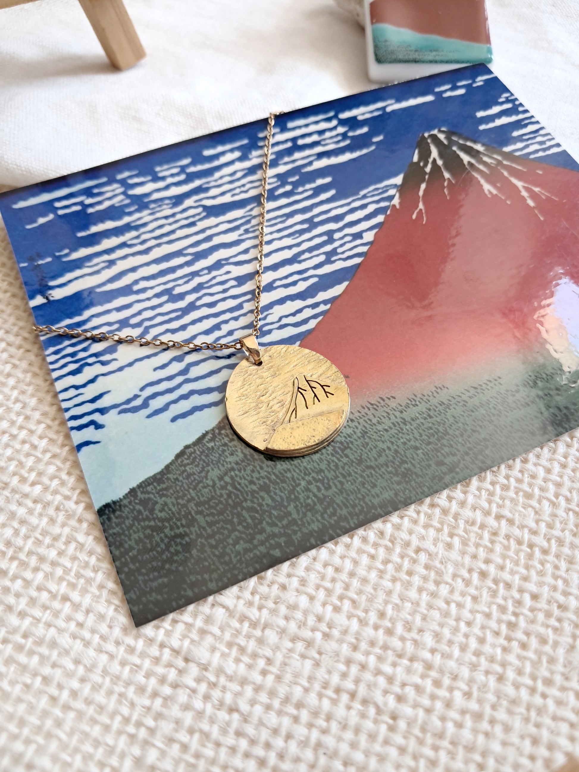 Collier Fuji par temps clair par Hokusai