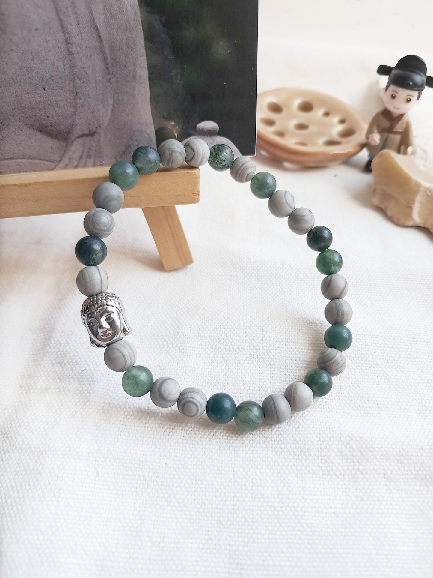 Gryffindor bracelet with its charm