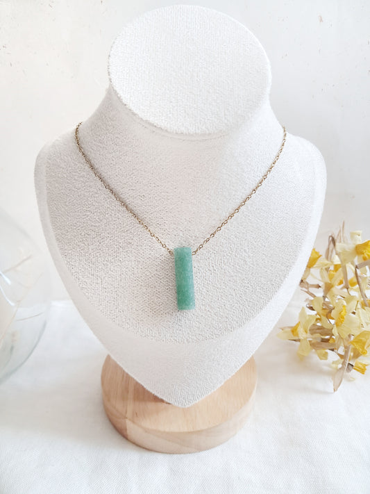 Collier rectangle en aventurine verte et acier inoxydable doré