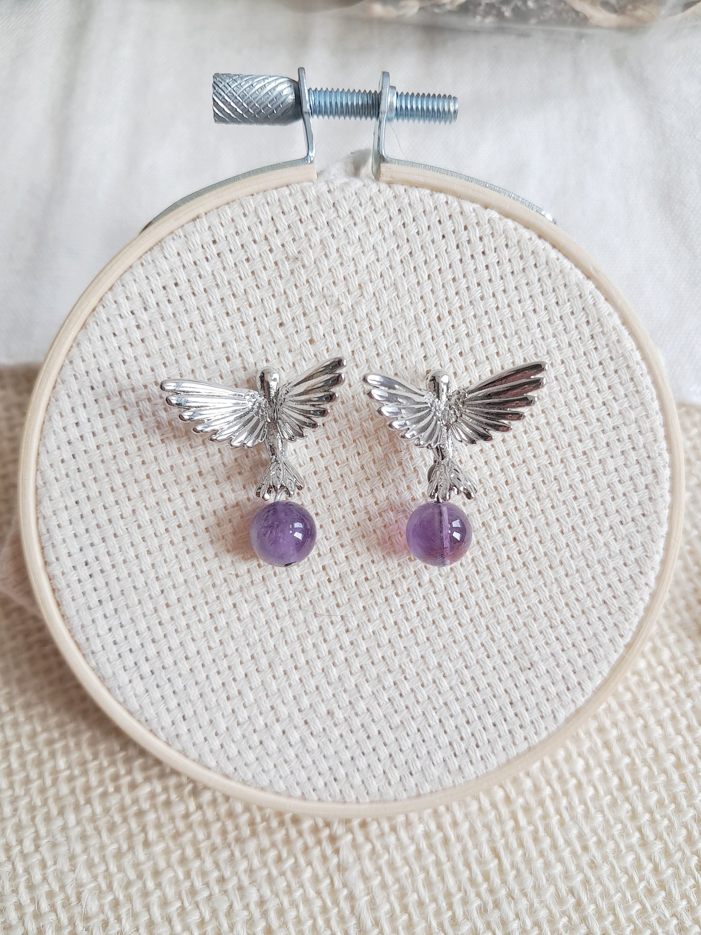 Boucles d'oreilles colibris et perles en améthyste en laiton argenté