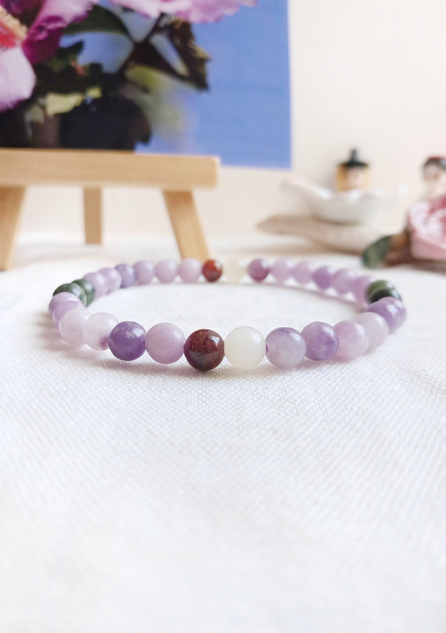 Bracelet fleur d'hibiscus (무궁화) en jade, quartz et lépidolite