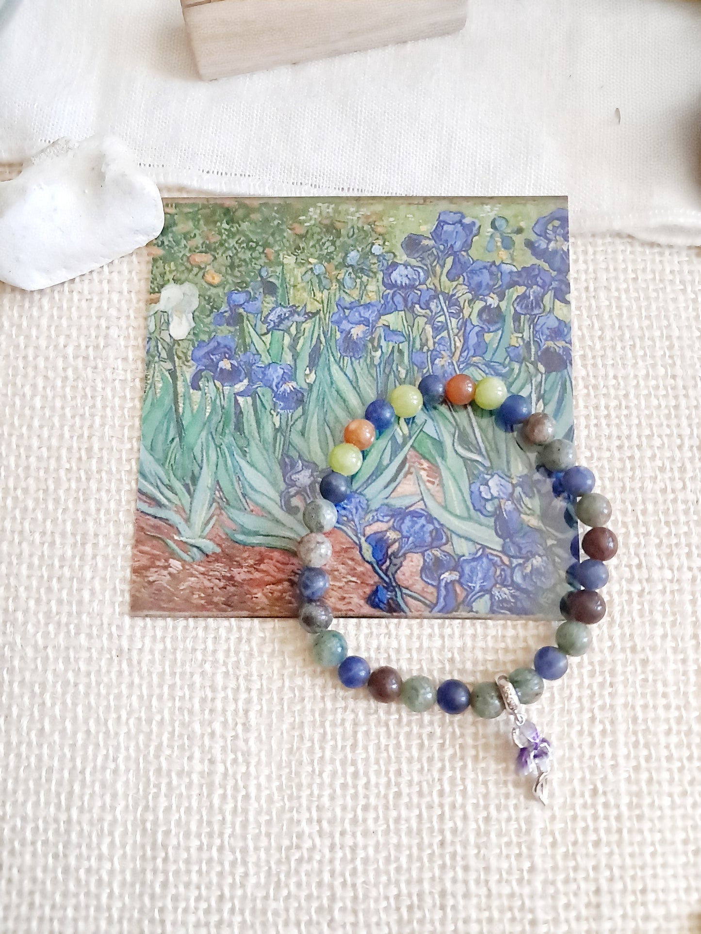 Bracelet breloque inspiré de "Iris" de Vincent Van Gogh