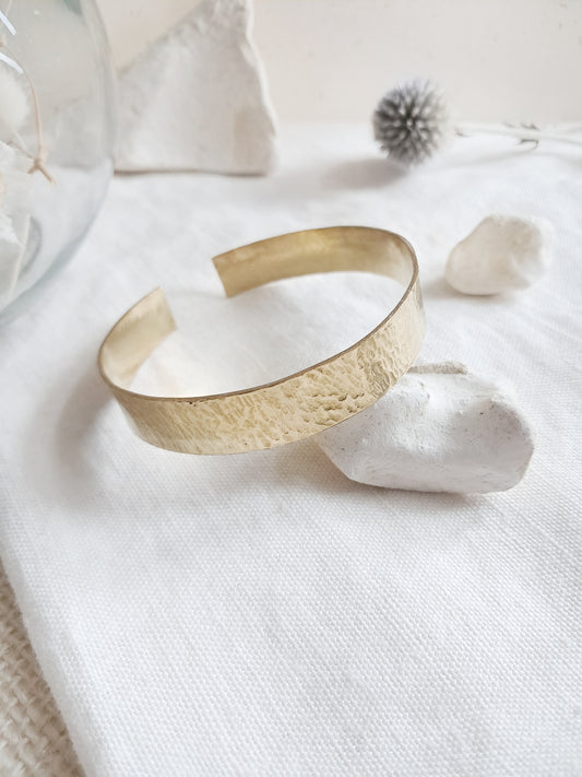 Bracelet jonc texturé en laiton