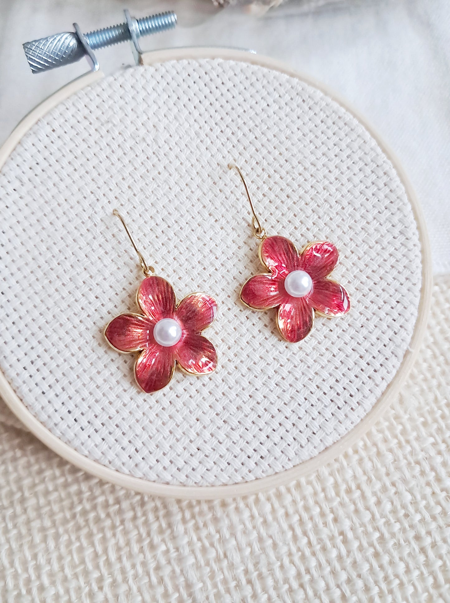 Boucles d'oreilles fleurs rouges en acier inoxydable doré