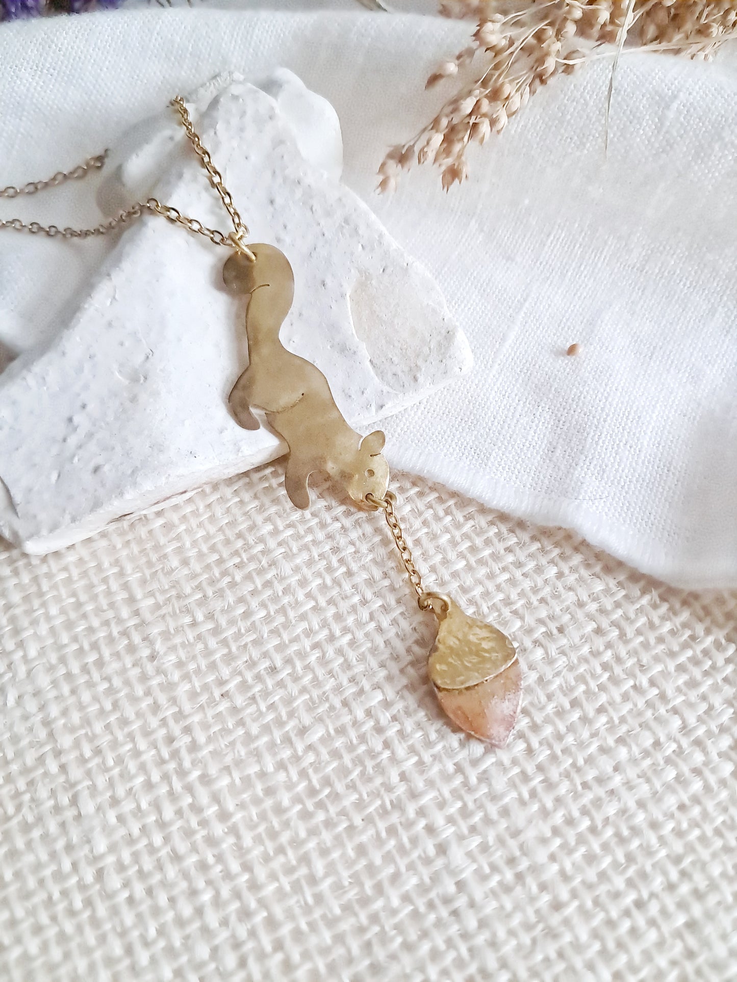 Collier écureuil et gland 