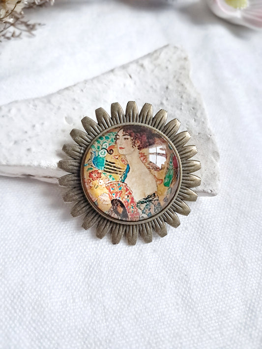 Broche pendentif "La femme à l'éventail" de Klimt