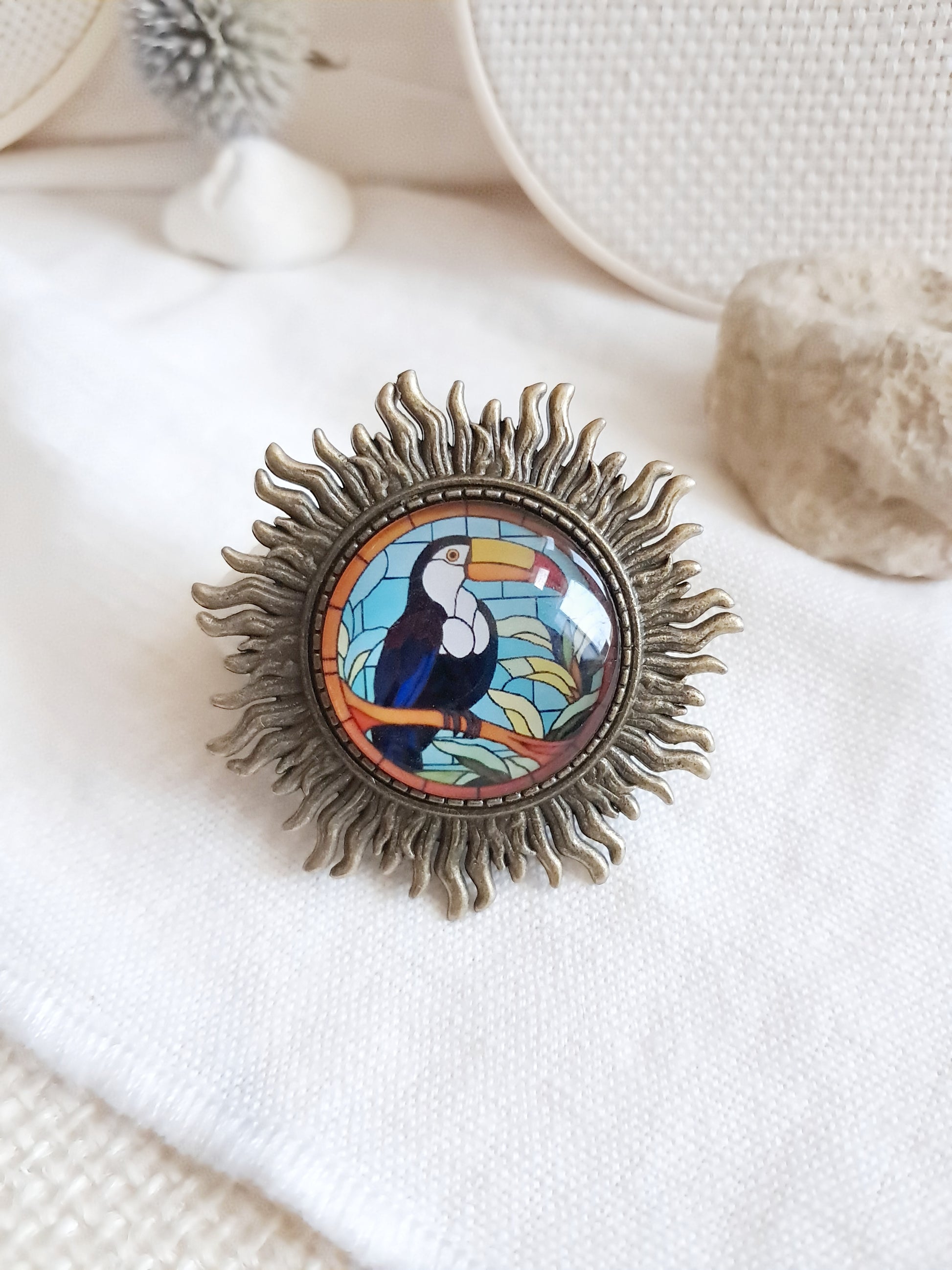 Broche soleil toucan