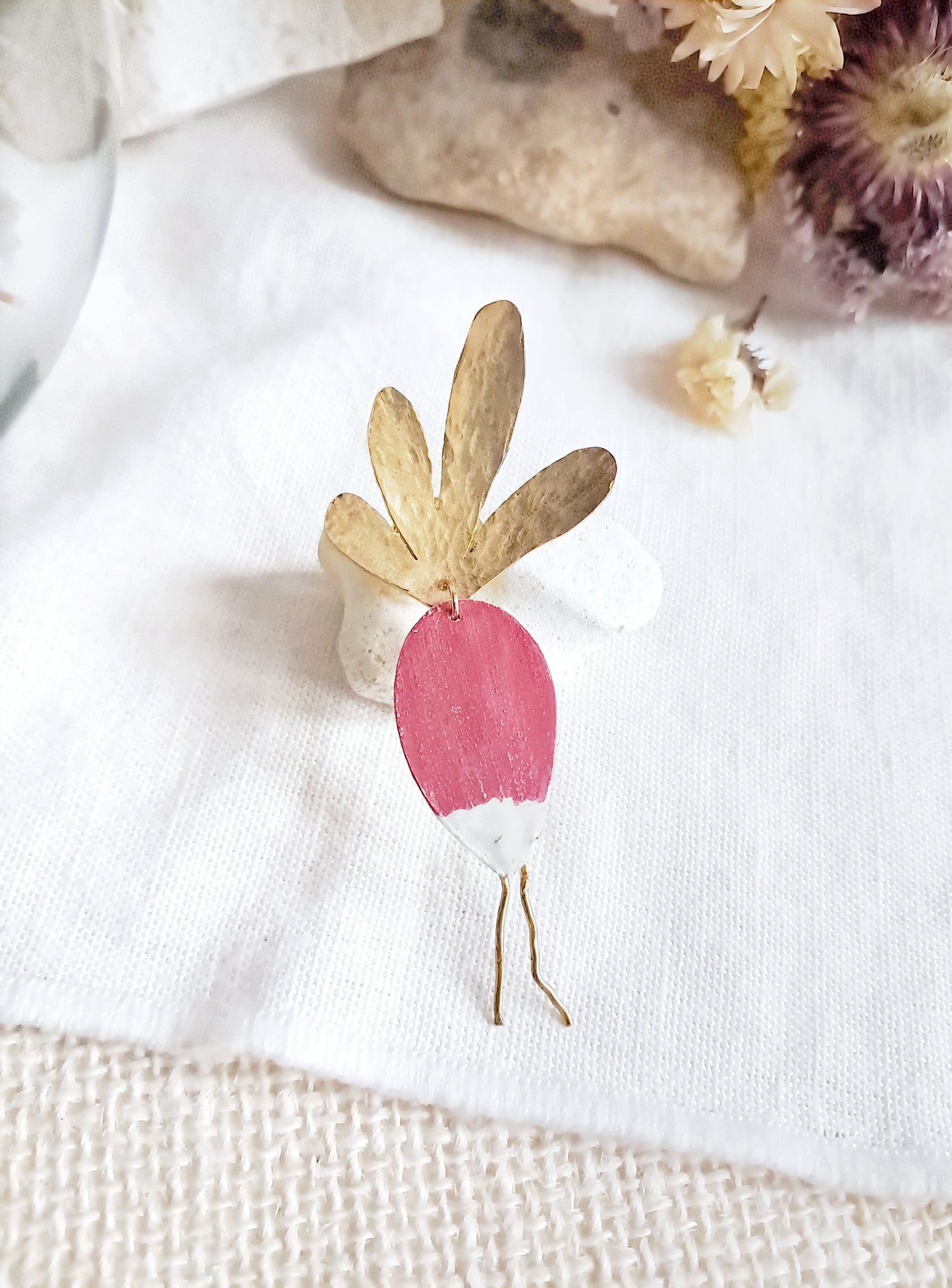 Pin's radis colorisé à l'aquarelle