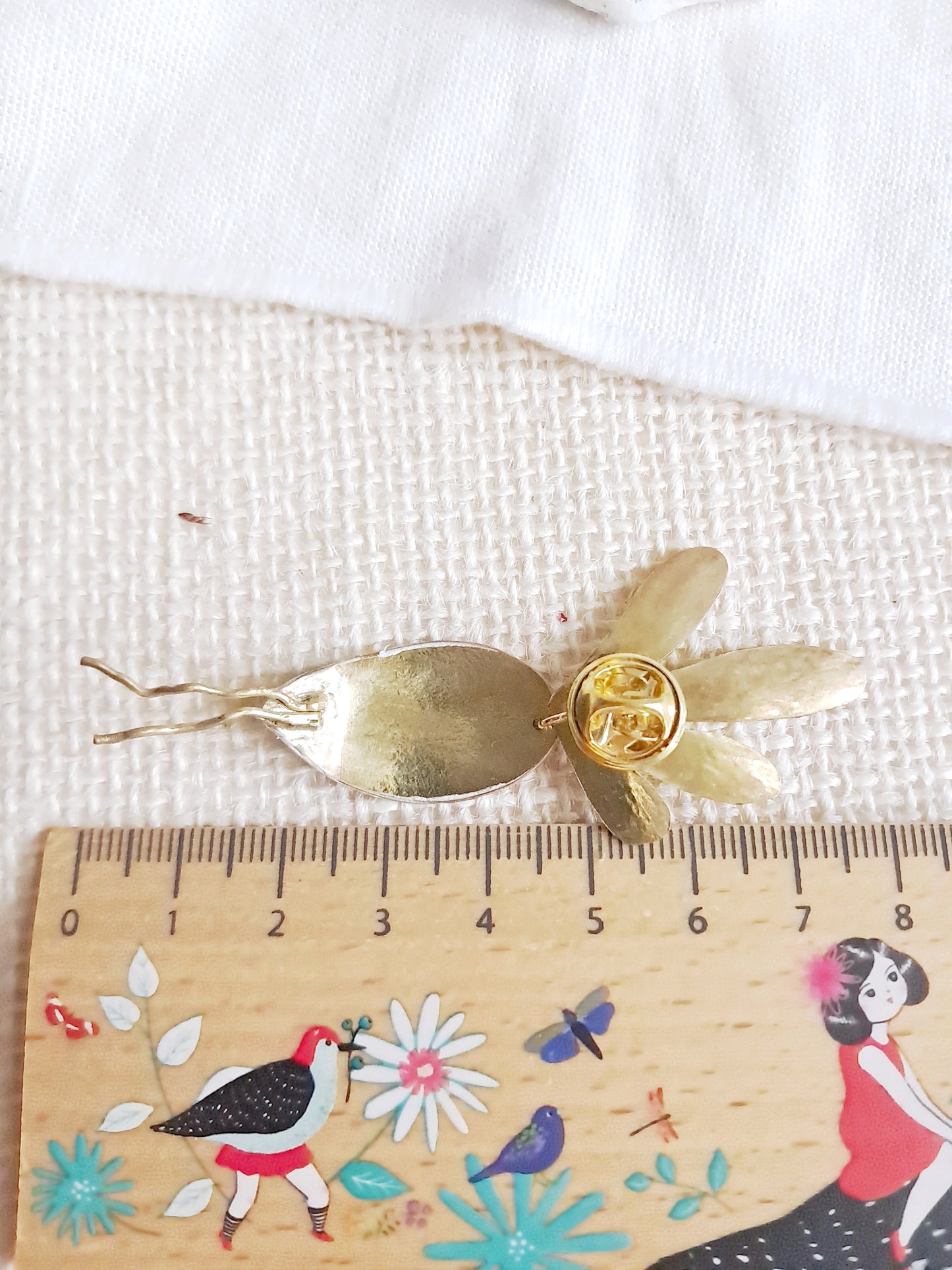 Pin's radis colorisé à l'aquarelle