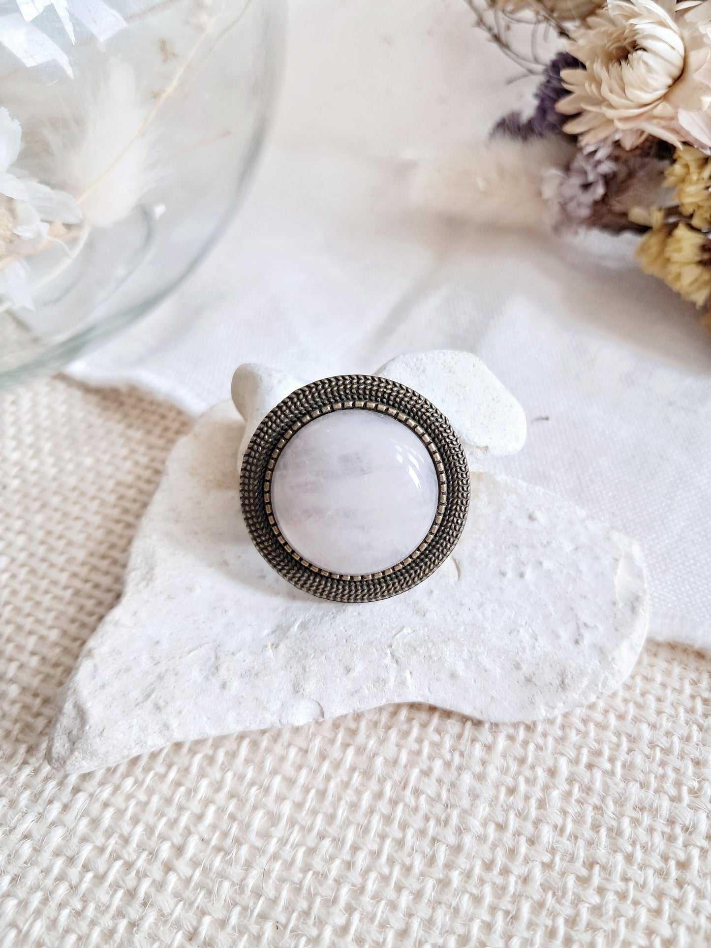 Broche cabochon en quartz rose