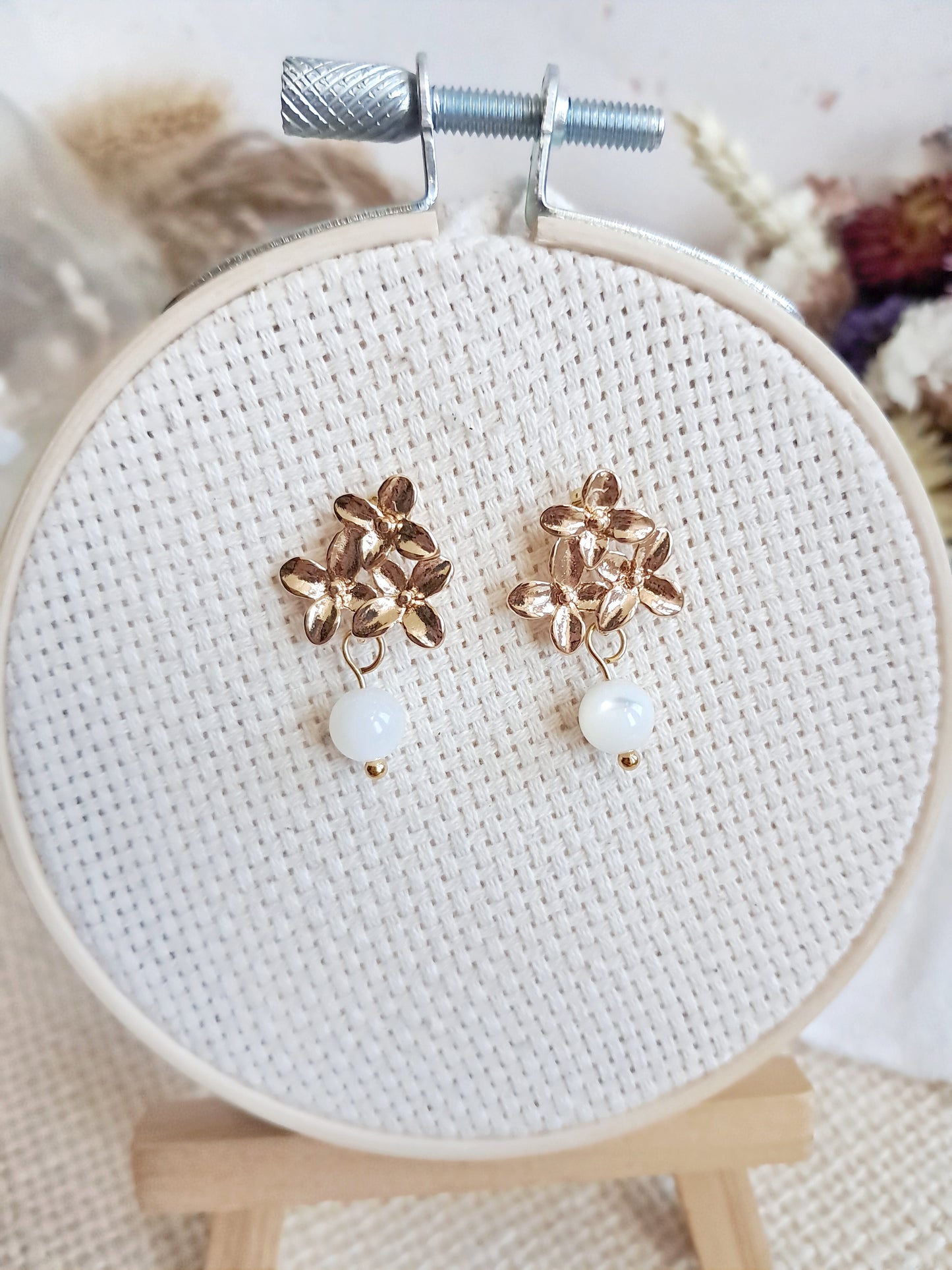Boucles d'oreilles fleurs de lilas et perles en coquillage