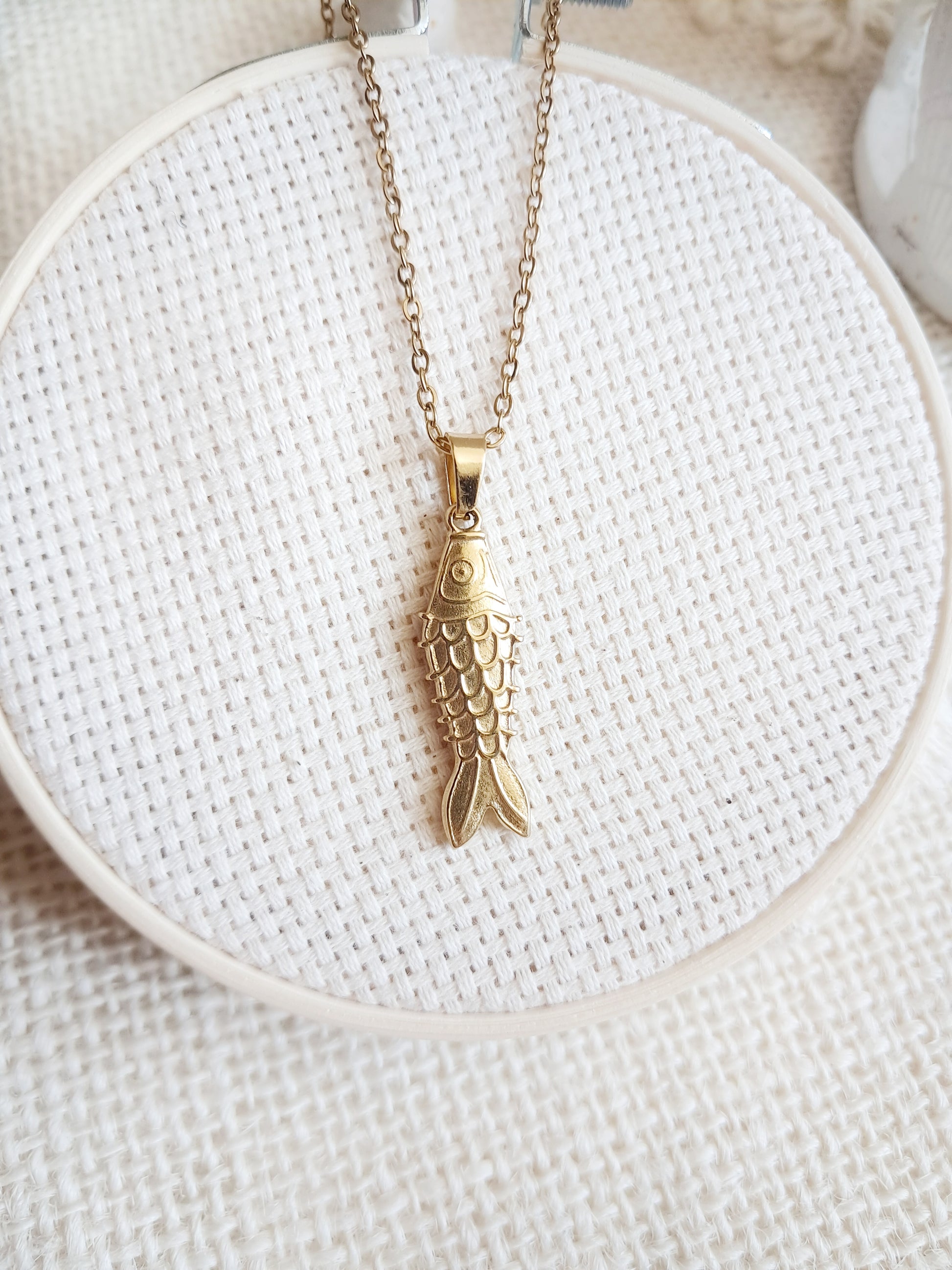 Collier pendentif carpe Koï en acier inoxydable doré