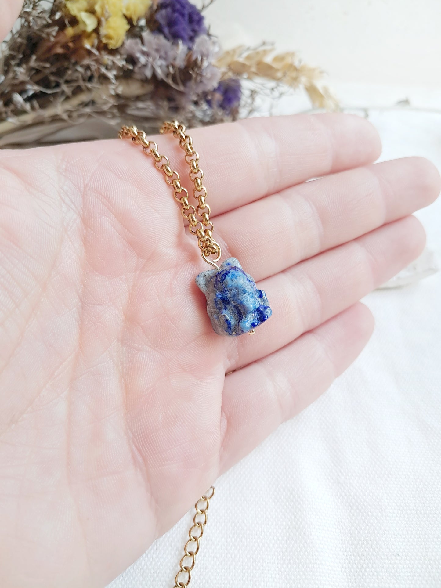 Collier renard à neuf queues en lapis-lazuli et acier inoxydable doré