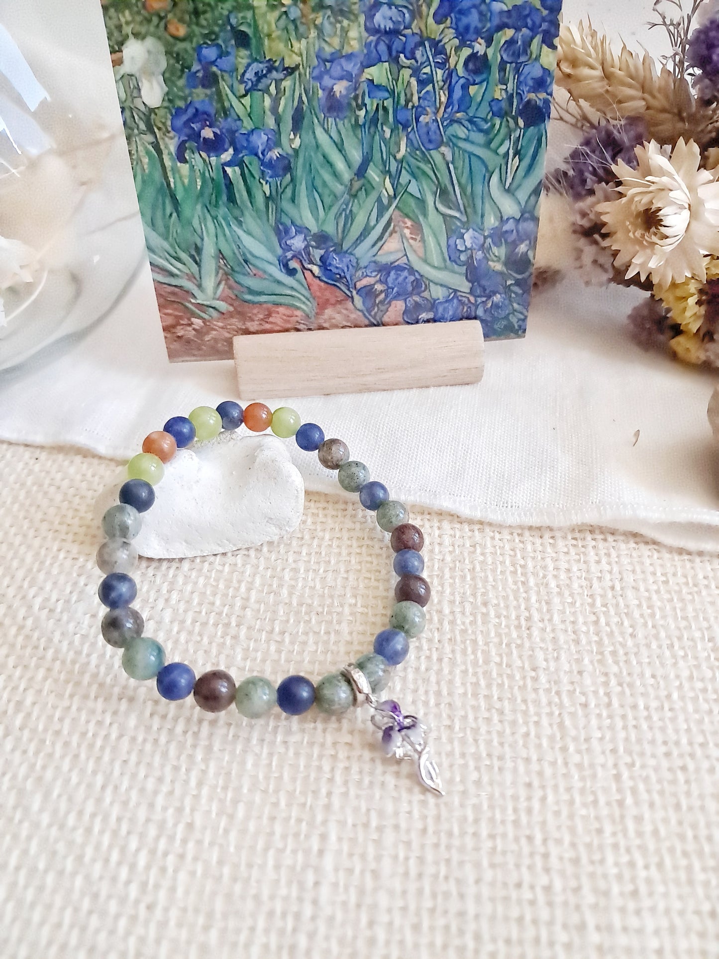 Bracelet breloque inspiré de "Iris" de Vincent Van Gogh