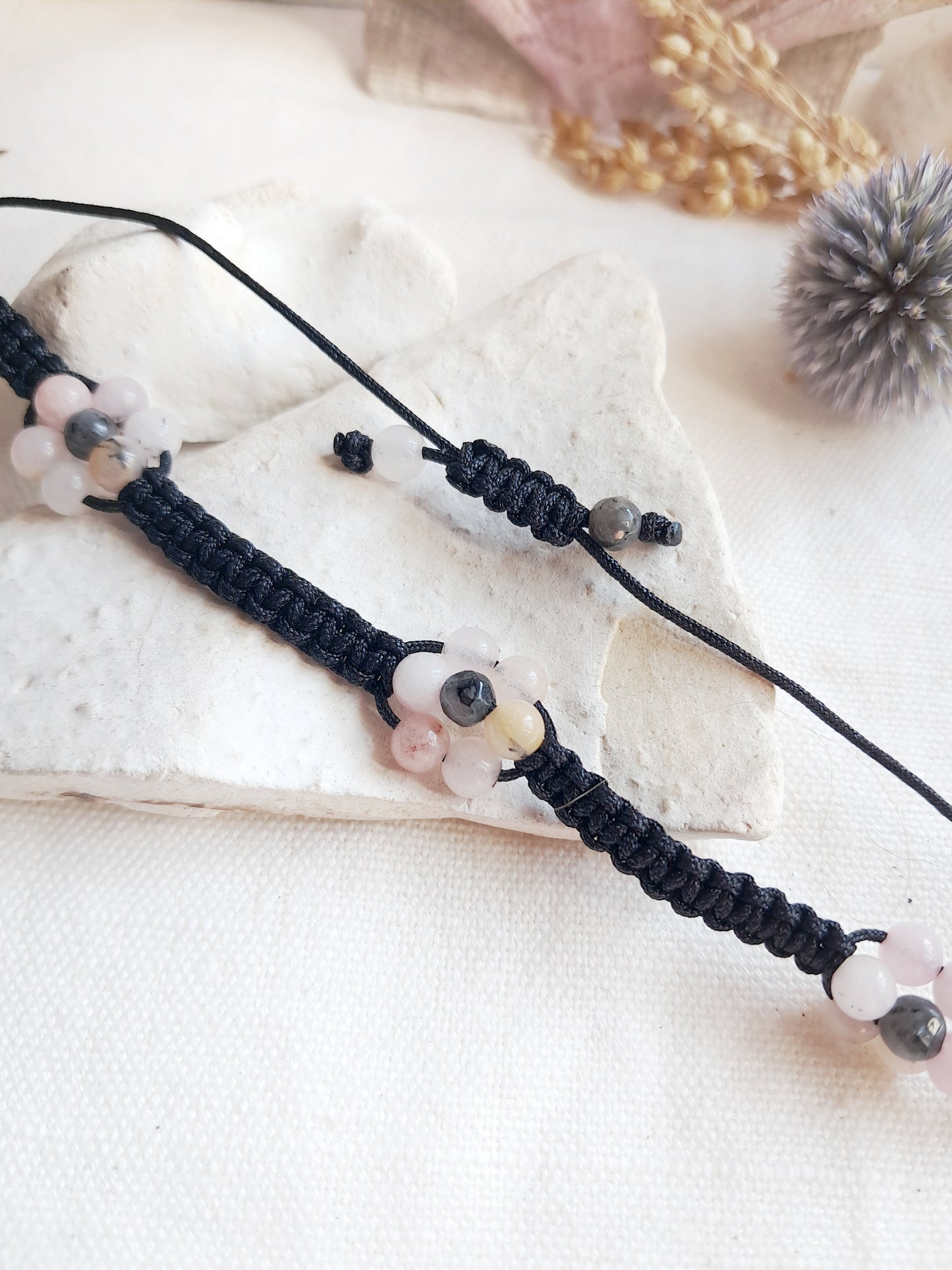 Bracelet tissage shamballa à fleurs en jaspe fleur de cerisier