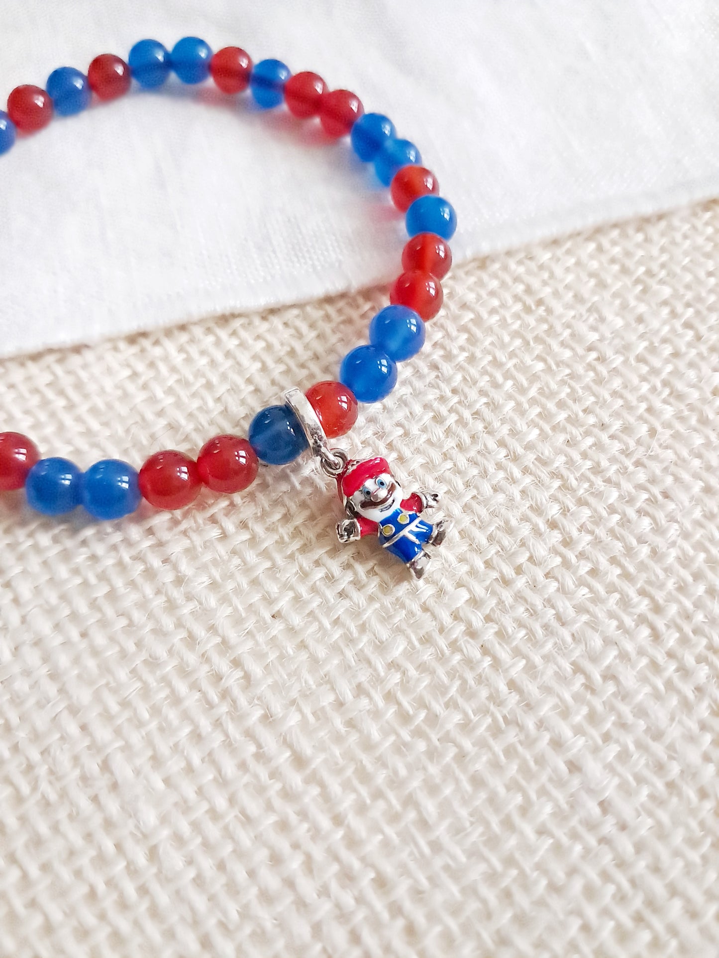 Bracelet Mario Nintendo avec sa breloque en argent 925