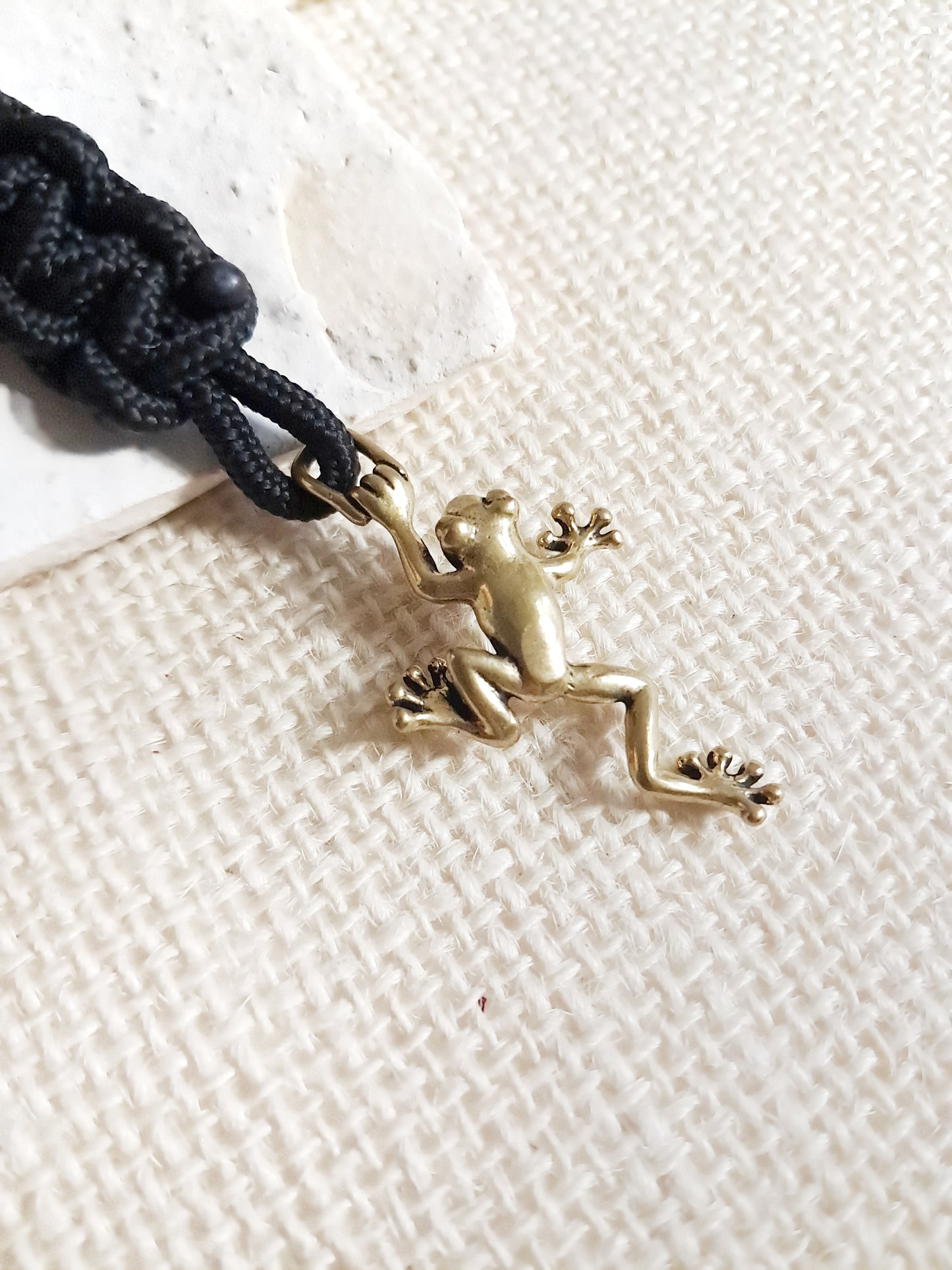 Porte-clés grenouille en laiton