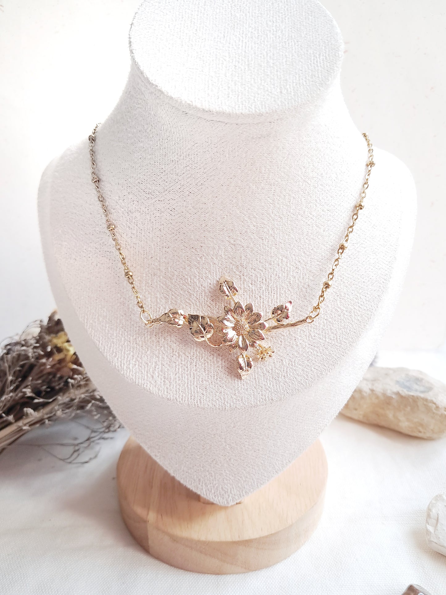 Collier branche de fleurs en acier inoxydable doré