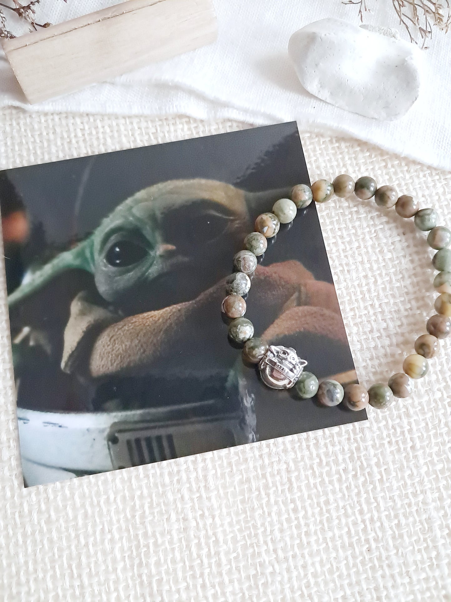 Bracelet Grogu Mandalorian Star Wars avec sa breloque en argent 925