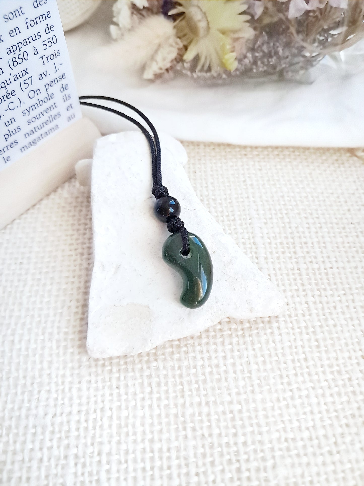 Collier Magatama Gogok en agate indienne verte