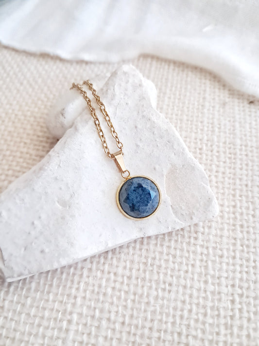 Collier en sodalite et acier inoxydable doré