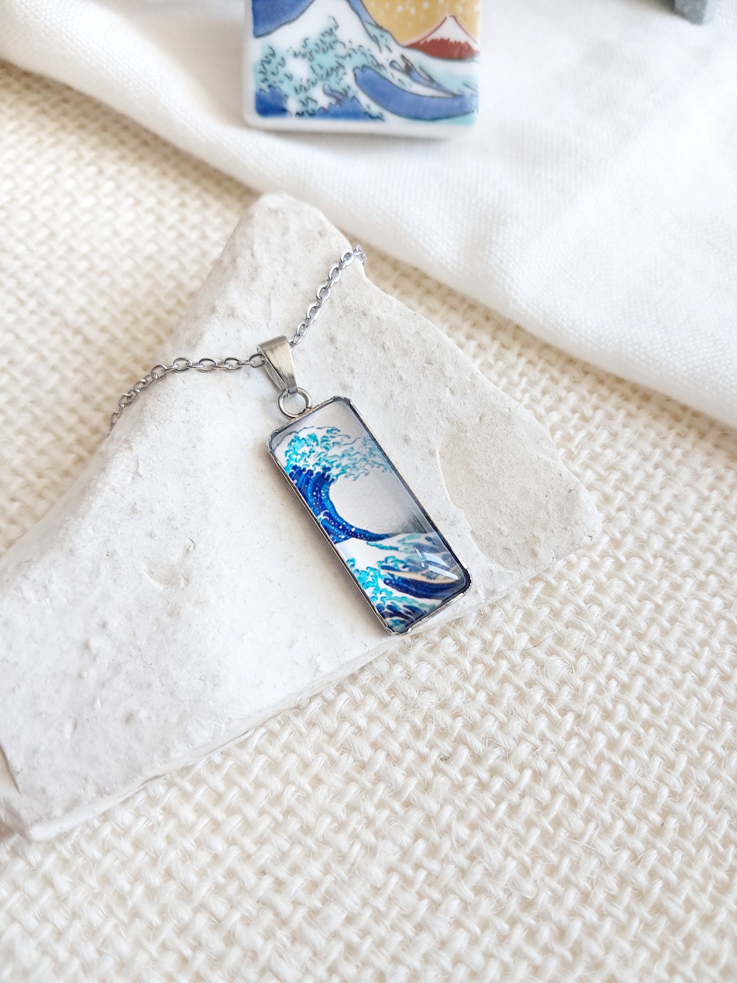 Collier "La grande vague de Kanagawa" par Hokusai