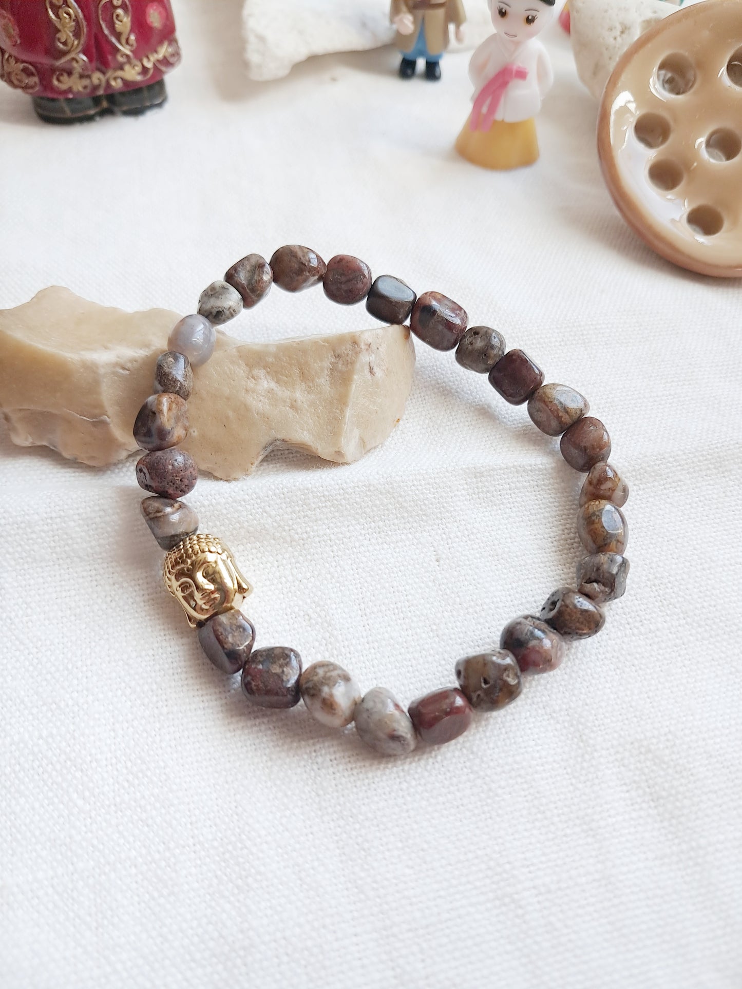 Bracelet Bodhisattva méditant avec une perle en acier inoxydable doré