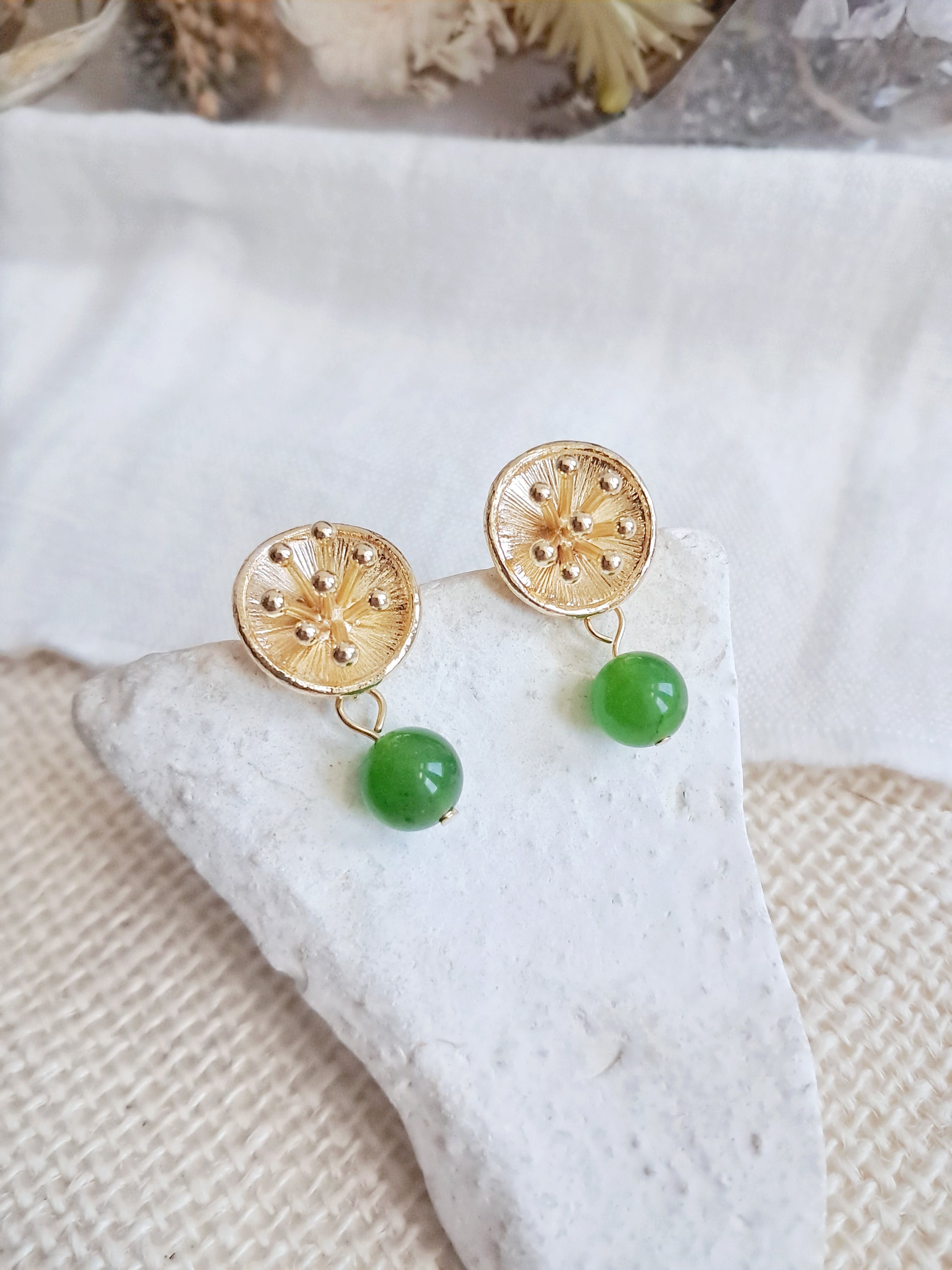 Boucles d'oreilles lotus et perles vertes