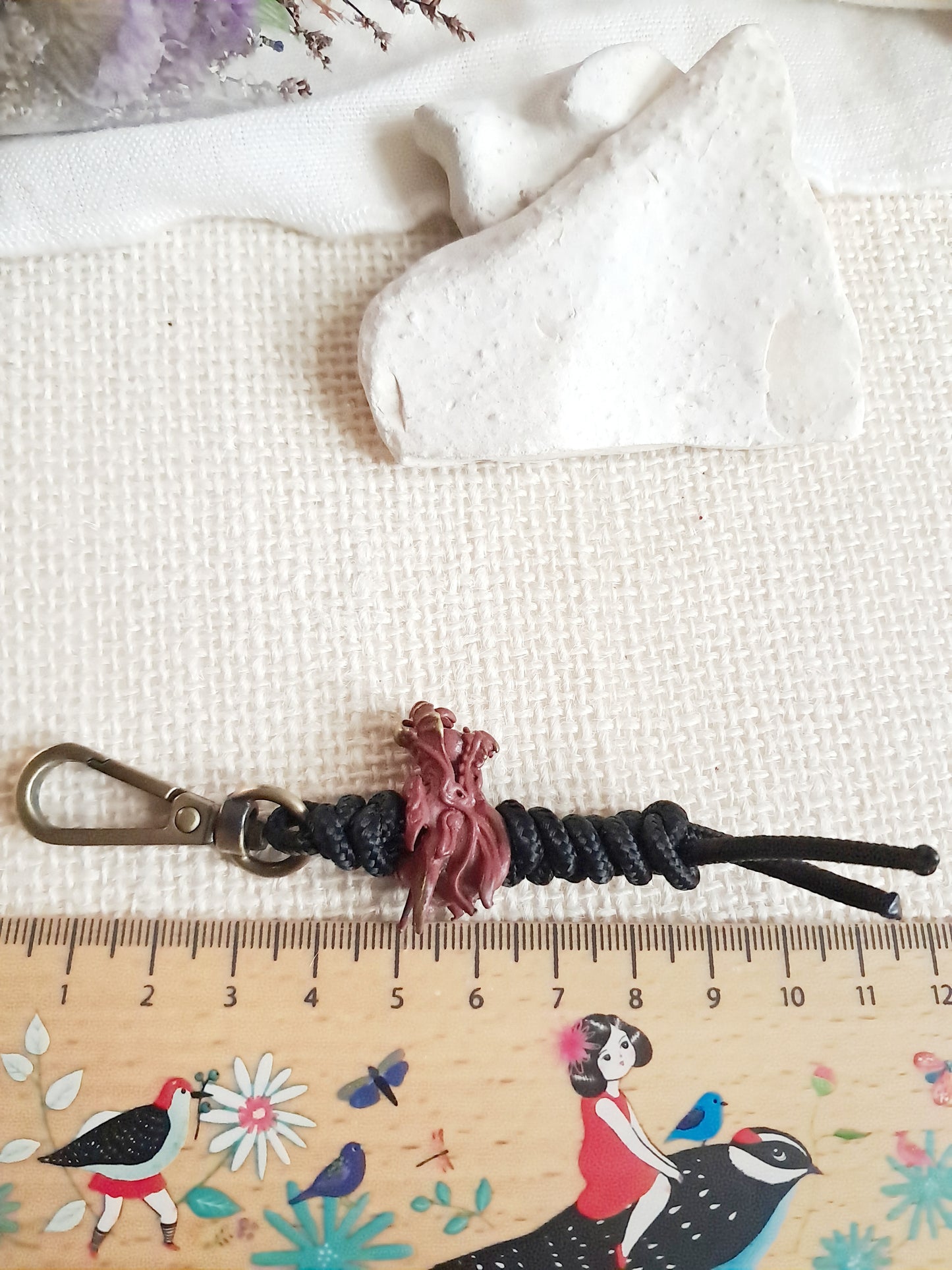 Porte-clés tête de dragon rouge en laiton