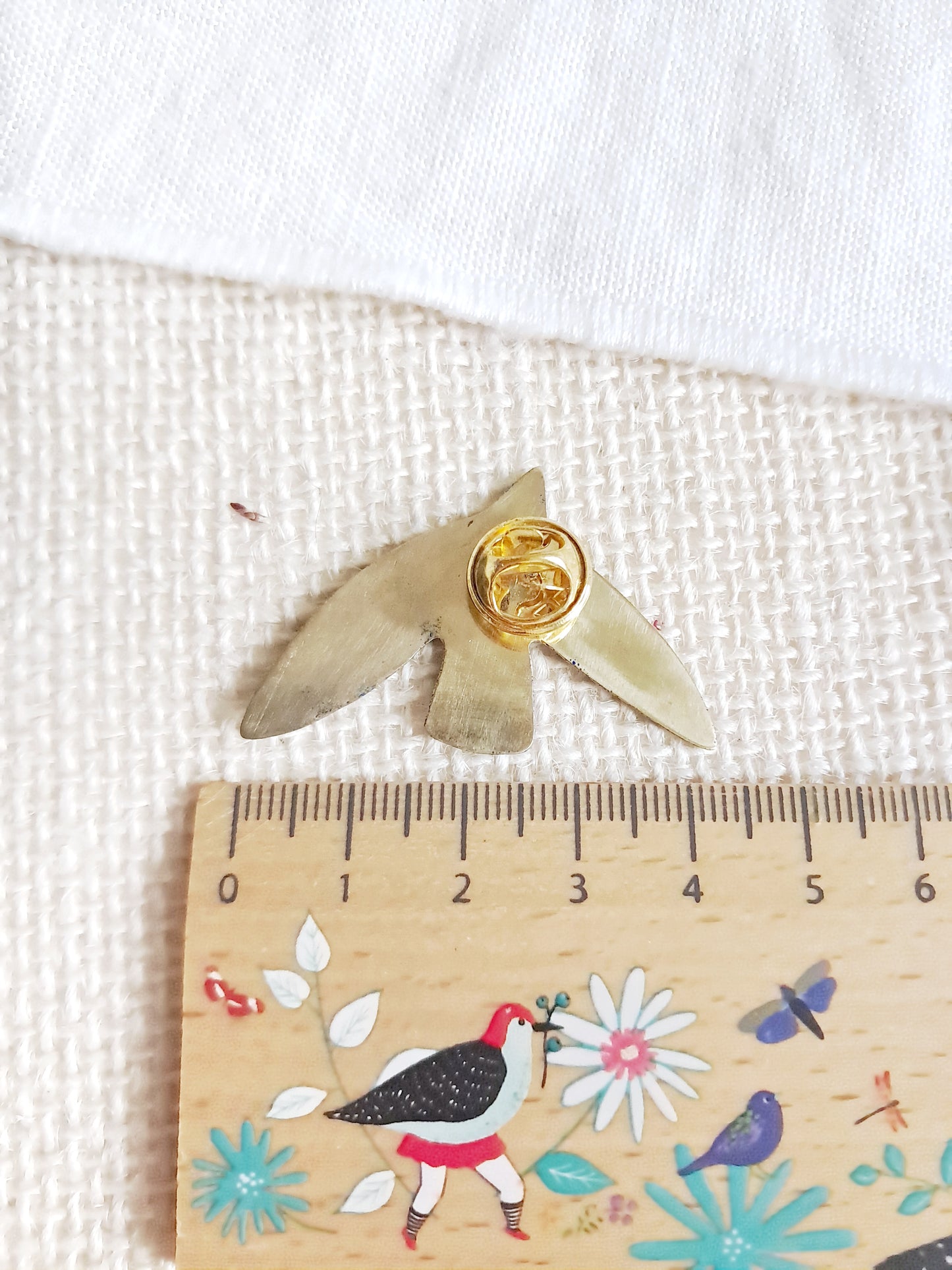 Pin's oiseau bleu de Matisse en laiton et émail