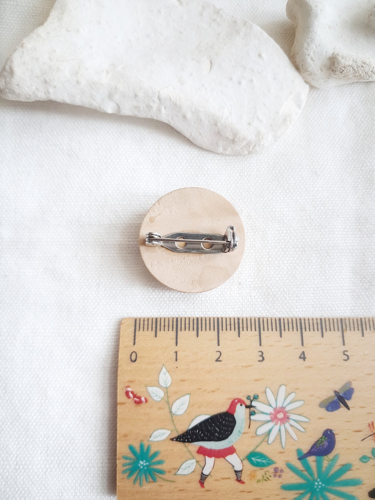 Broche cabochon oiseau bleu et fleur