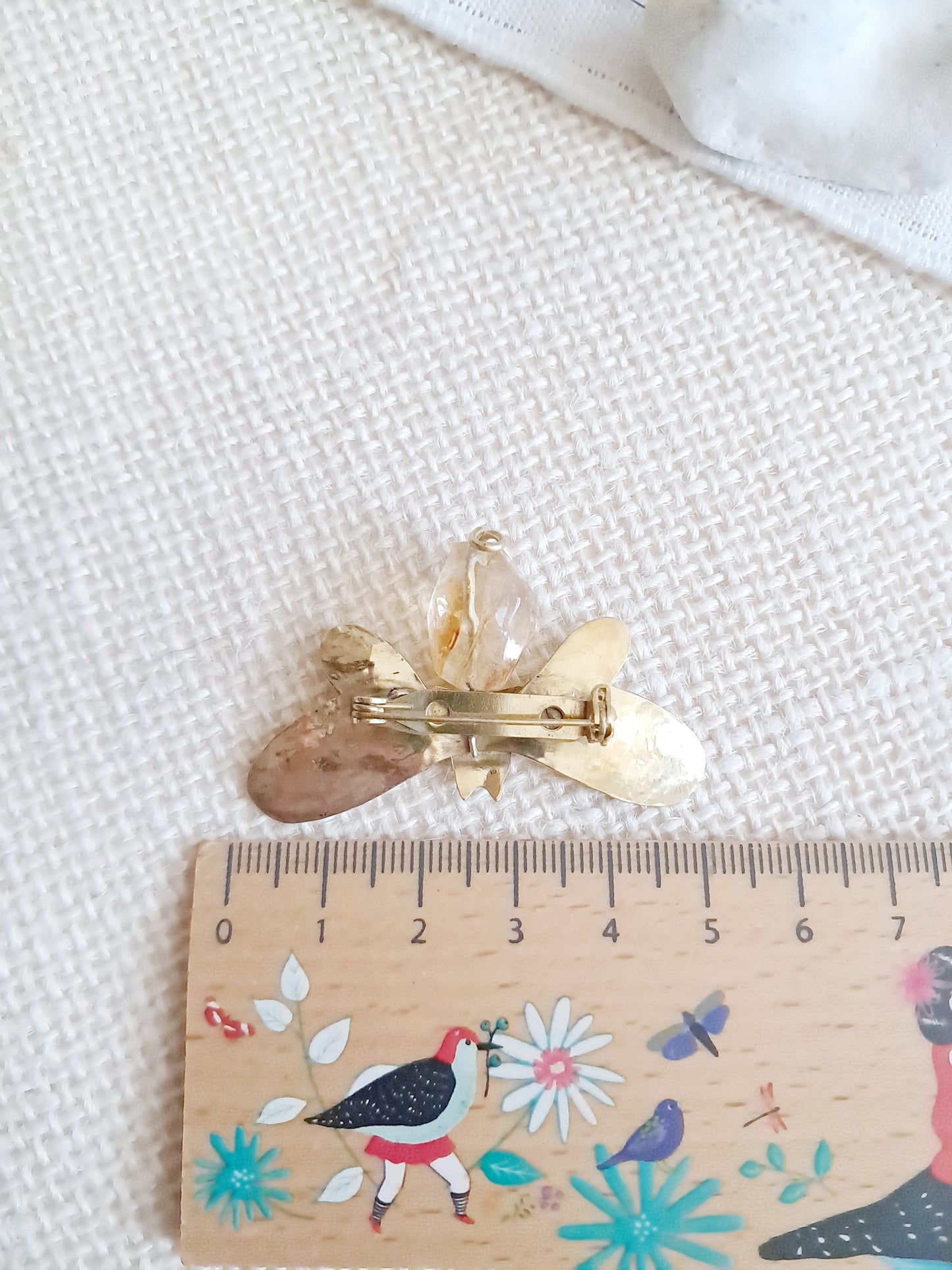 Broche abeille en laiton et quartz doré