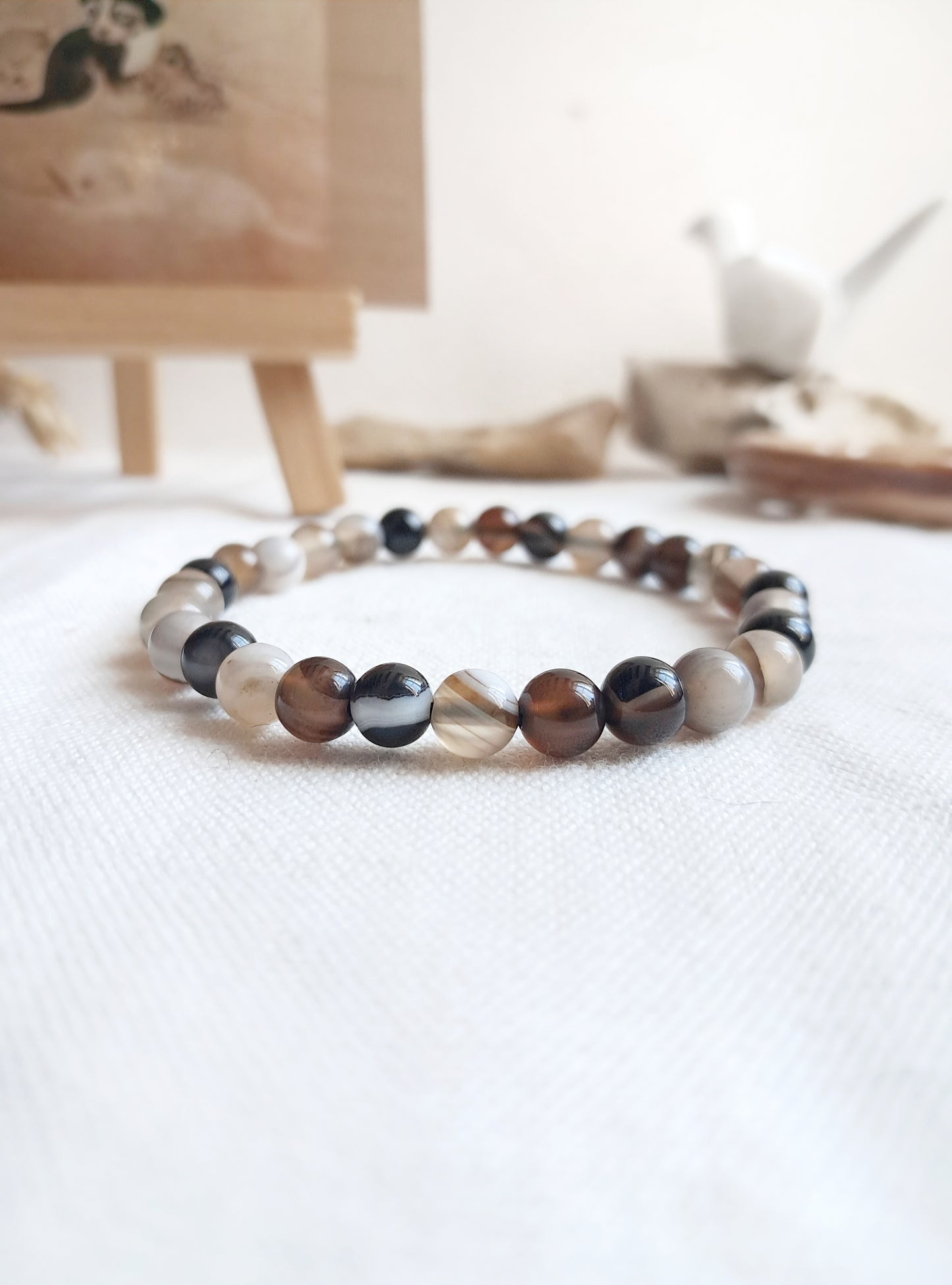 Bracelet « Fleurs et oiseaux dans un jardin » en agate café