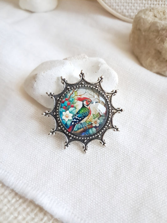 Broche oiseau pic épeiche style gothique médiéval